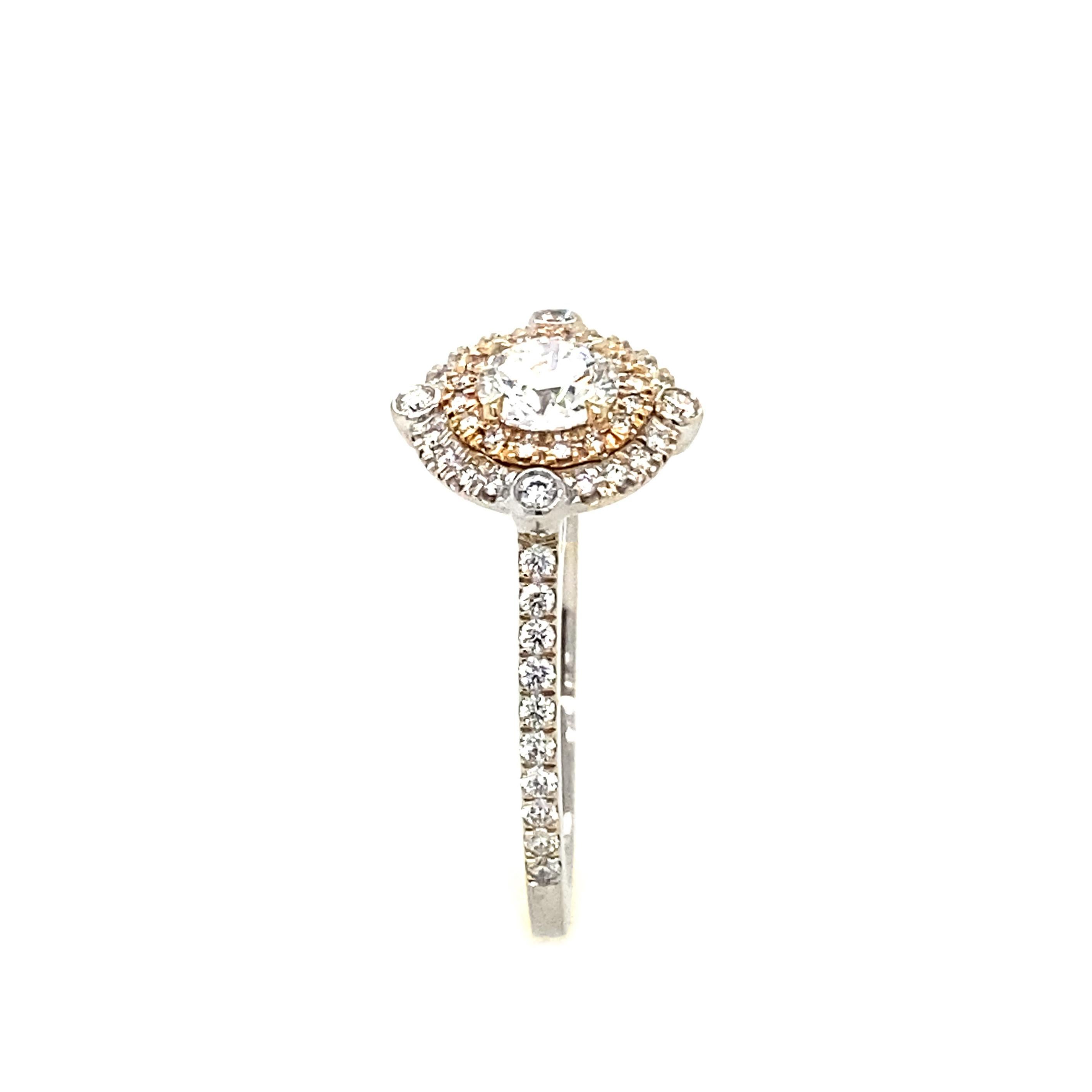 18 Karat Weißgold Double Halo Compass Verlobungsring mit innerem Halo aus 18 Karat Roségold. 0.85 Karat Gesamtgewicht der Hearts On Fire-Diamanten, einschließlich 0,538 Karat Diamant in der Mitte. Farbe G-H. Klarheit VS-SI.