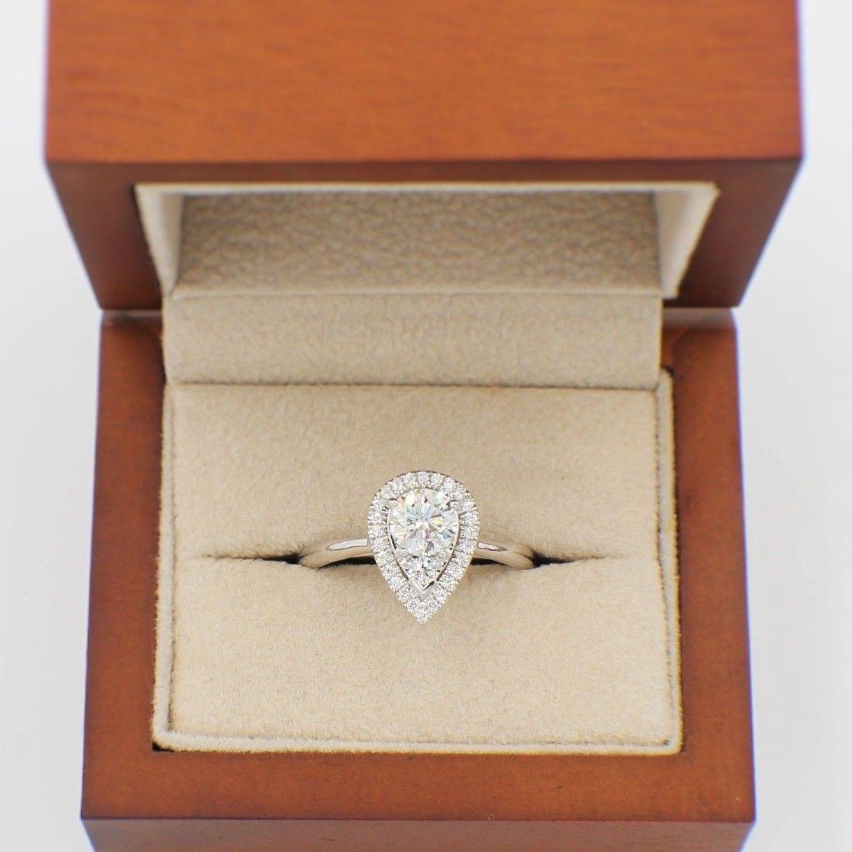 Hearts on Fire Destiny Teardrop Shape Halo Engagement Ring Round 0.88 Carat In Excellent Condition For Sale In San Diego, CA