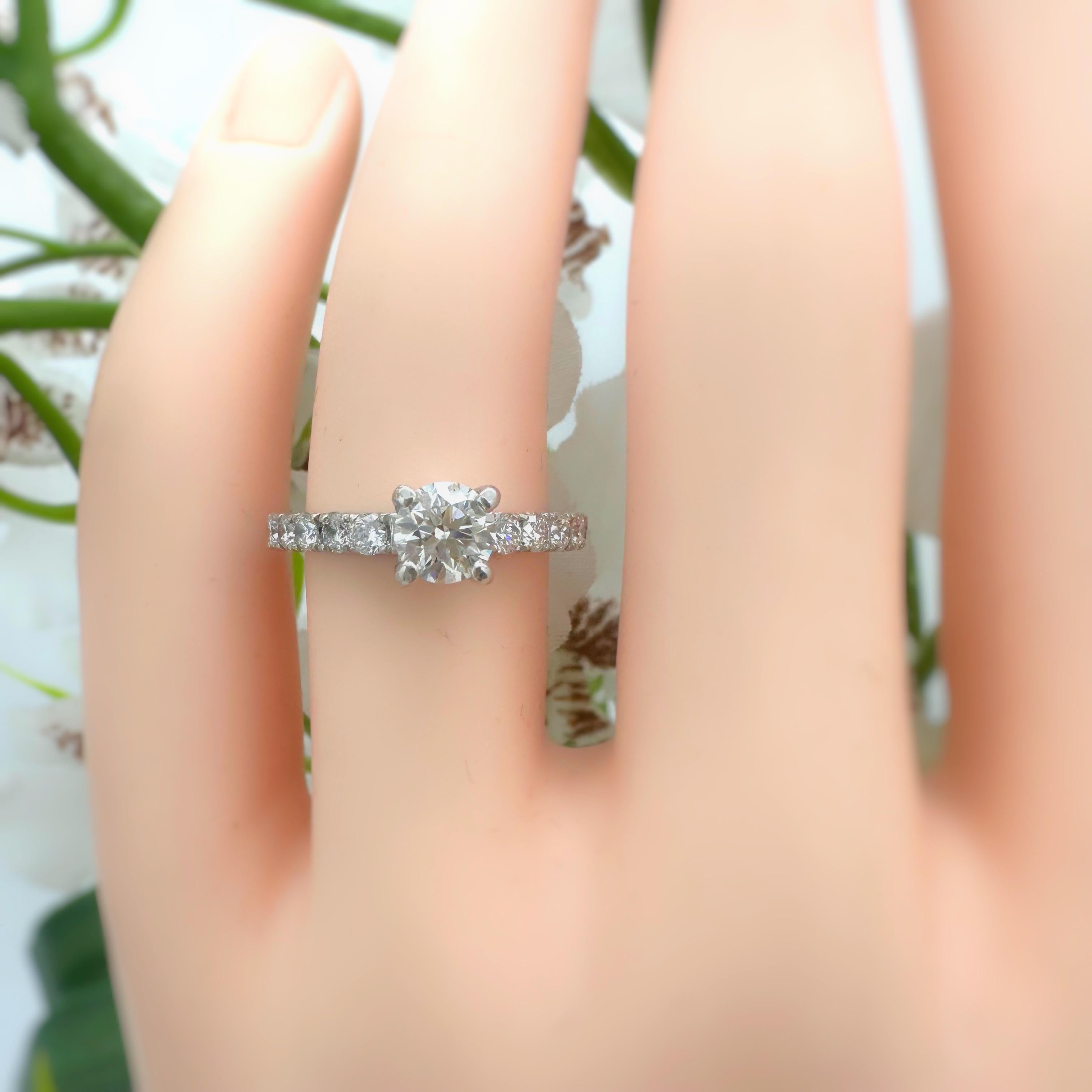 Diamante Hearts On Fire 0,51 cts J SI1 engastado en un anillo de compromiso de platino en venta 11