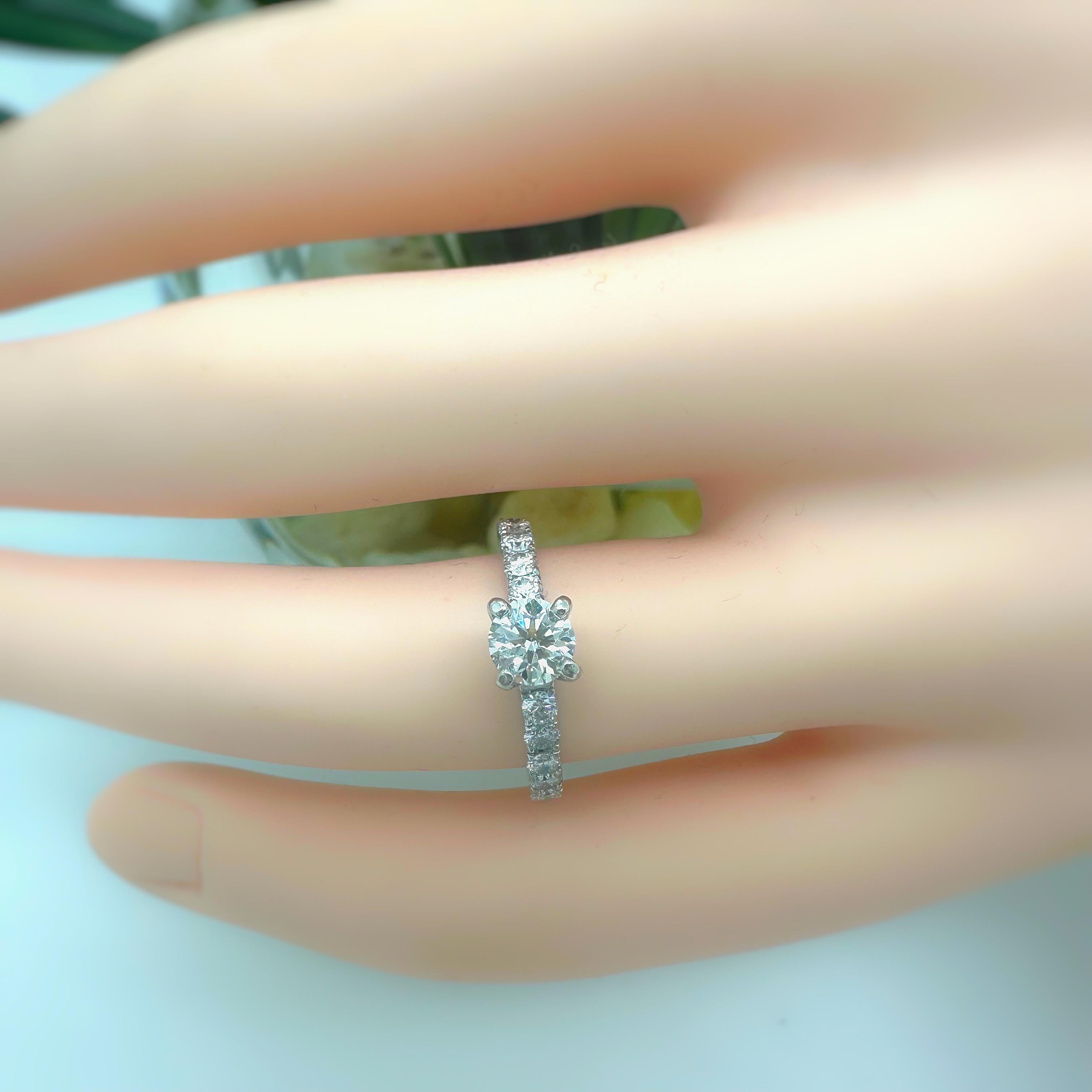 Diamante Hearts On Fire 0,51 cts J SI1 engastado en un anillo de compromiso de platino en venta 13