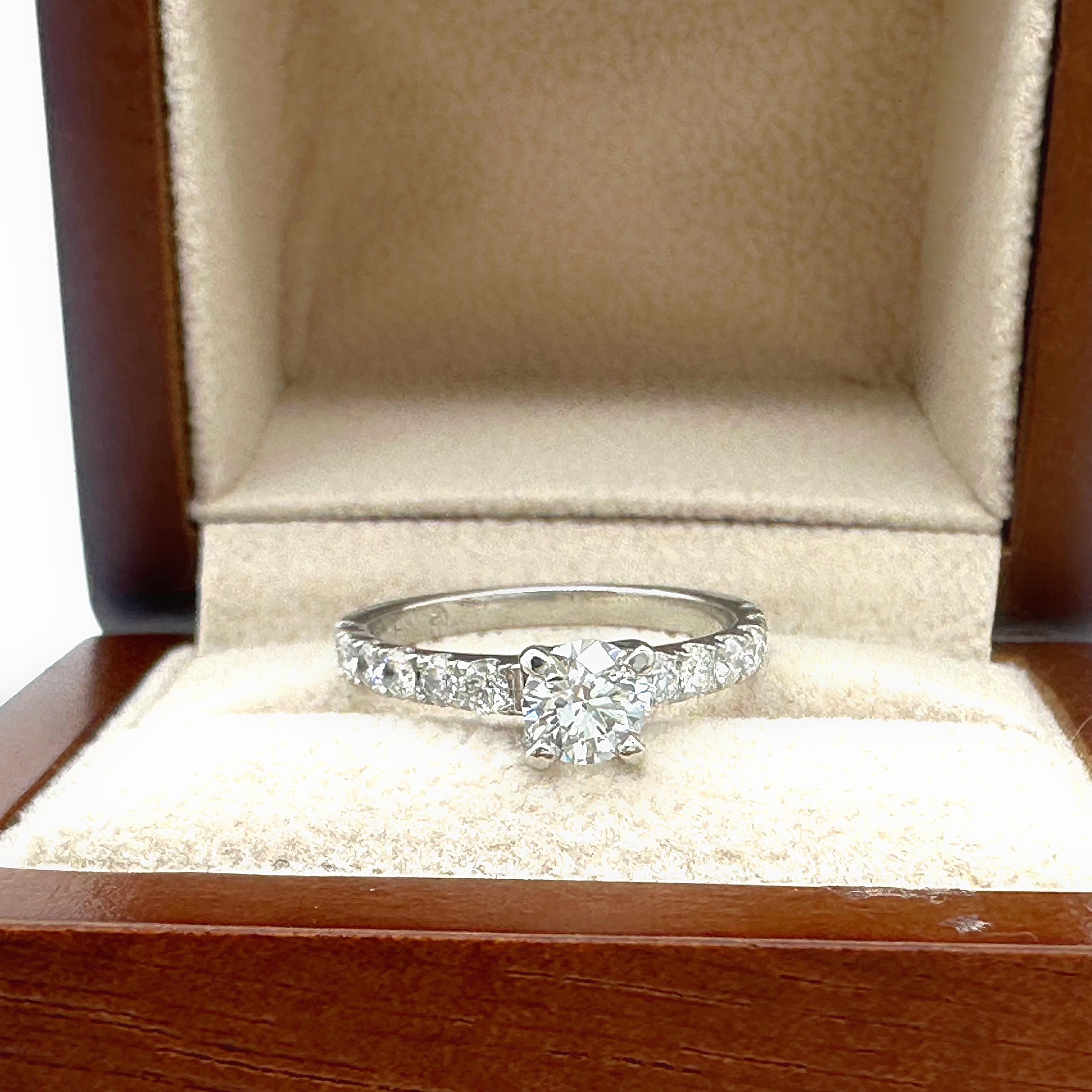Diamante Hearts On Fire 0,51 cts J SI1 engastado en un anillo de compromiso de platino en venta 1