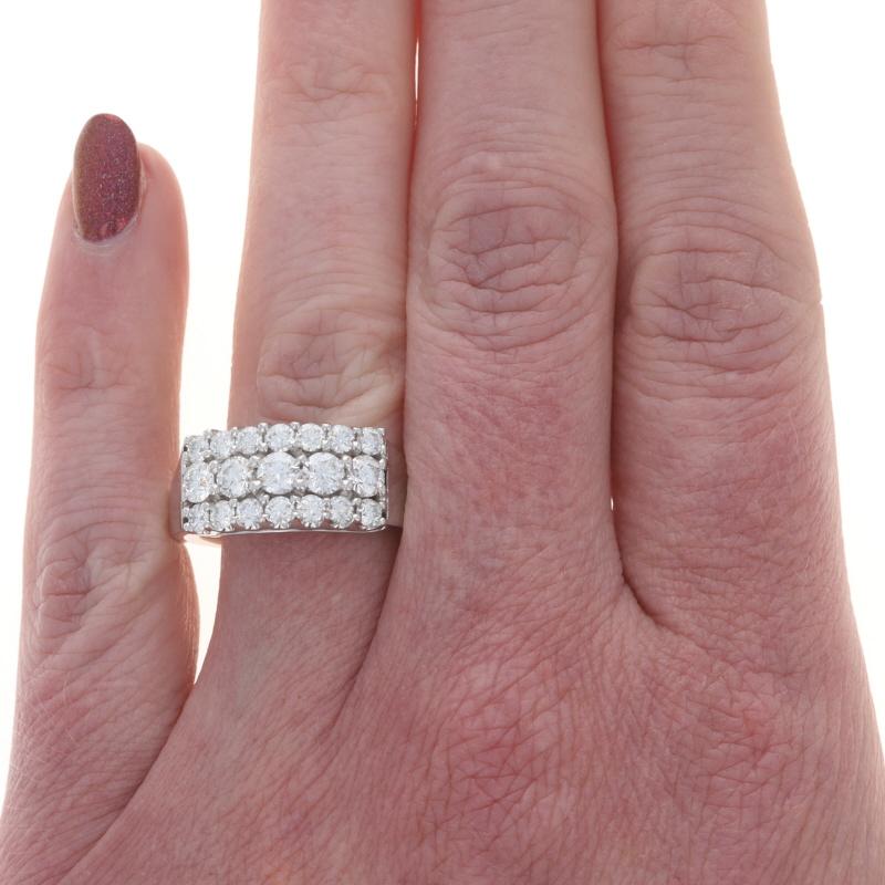 Hearts On Fire Diamant Cluster Cocktail Band - Weißgold 18k Rd 2.00ctw Ring (Rundschliff) im Angebot