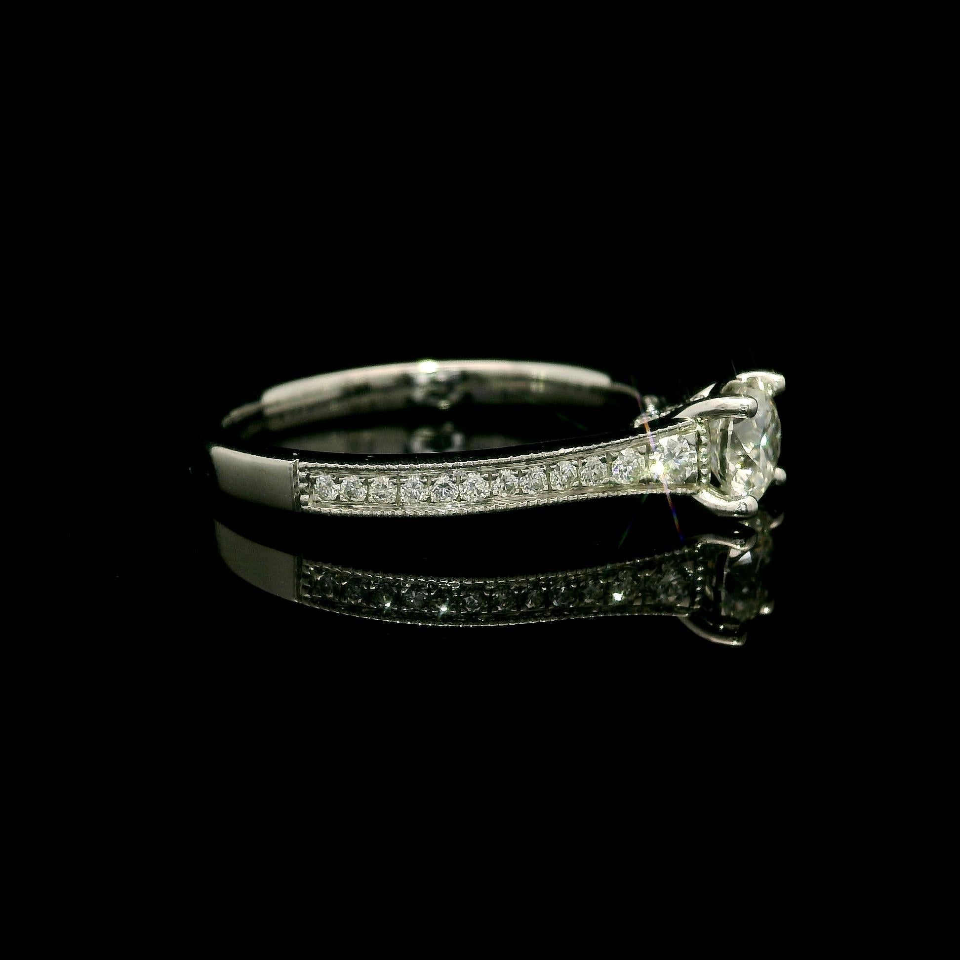 --Piedra(s):--
(1) Diamante auténtico natural - Talla redonda brillante - Ideal - Engastado - Superbrillante y ardiente - Color G - Claridad VS1 - 0,52ct (aprox.)
(24) Diamantes auténticos naturales - Talla brillante redonda - Engastados - Color G/H