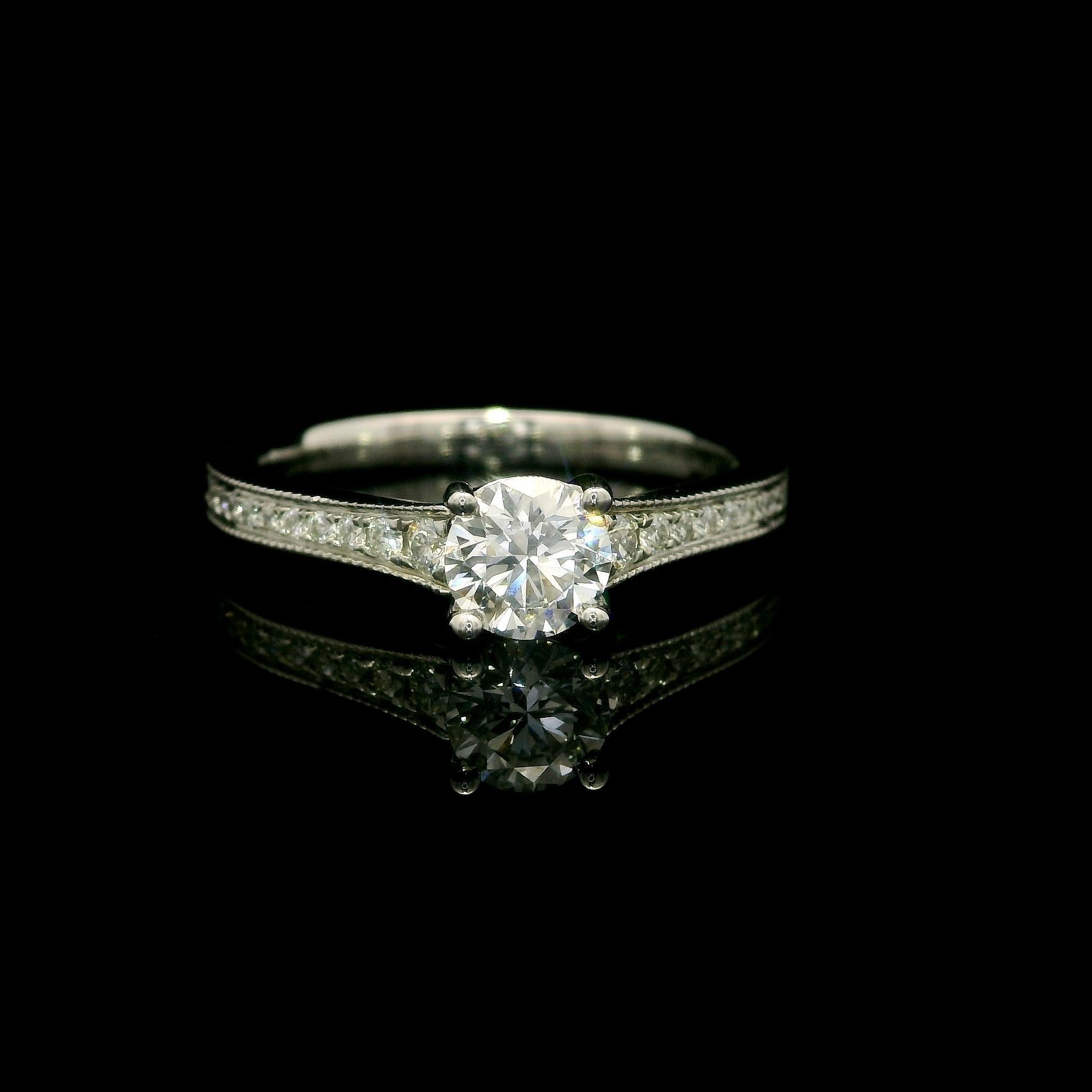 Anillo de compromiso Hearts On Fire Platino 0,67 ctw Diamante Fogoso Solitario Clásico Corte brillante en venta
