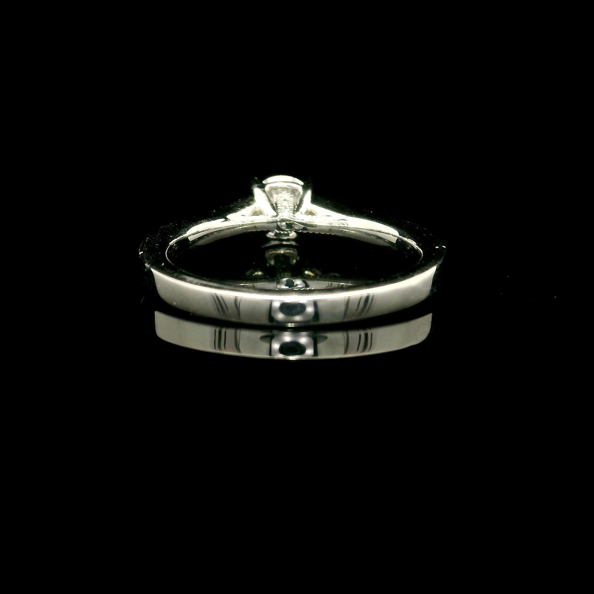 Anillo de compromiso Hearts On Fire Platino 0,67 ctw Diamante Fogoso Solitario Clásico en venta 2