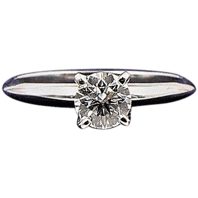 Hearts on Fire Round Brilliant 0.657 ct G VS2 Engagement Ring 14k White Gold For Sale