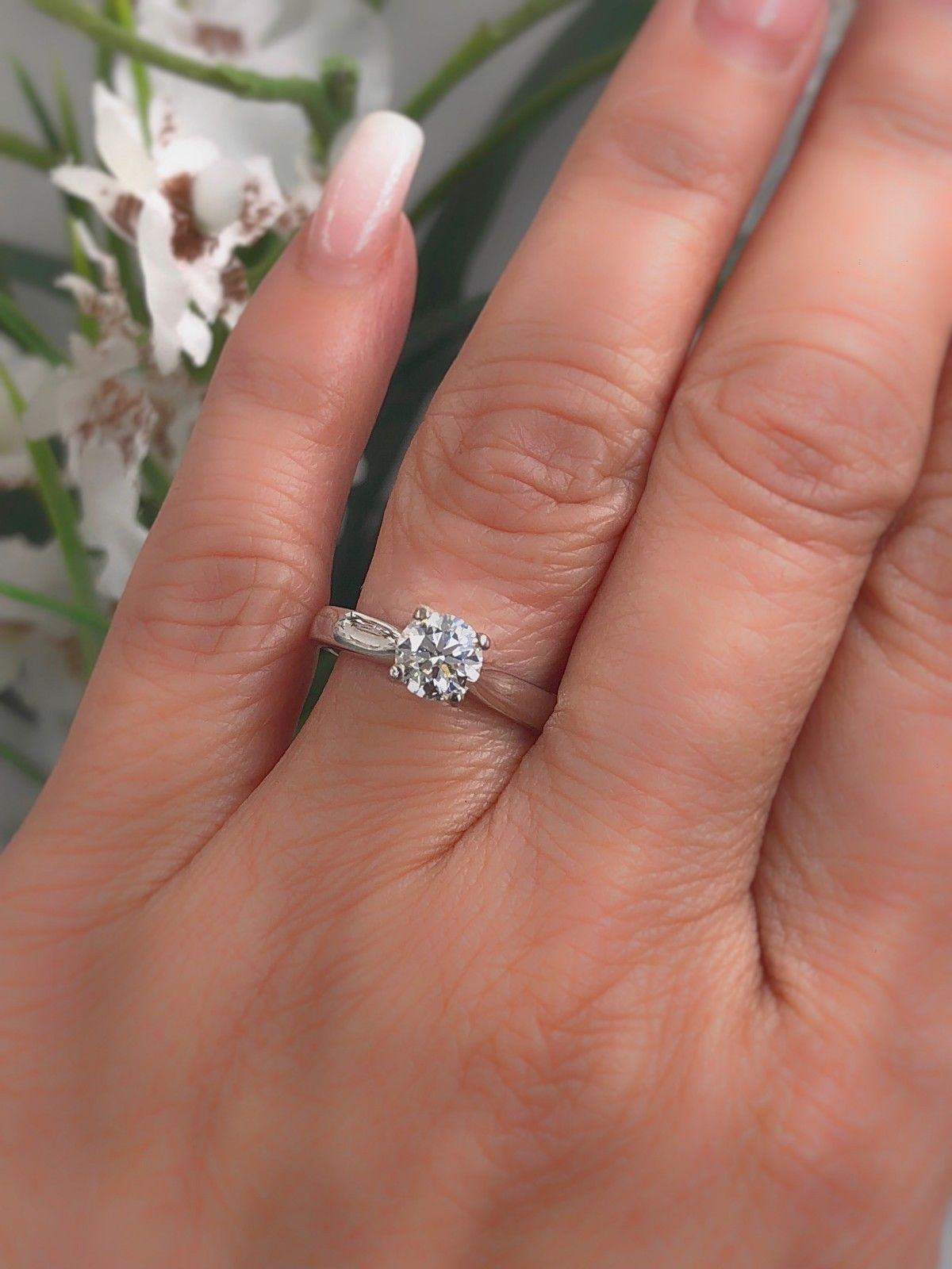 Herze auf Feuer Signatur Diamant-Verlobungsring, rund 0,71 Karat 18 Karat Gold im Angebot 4