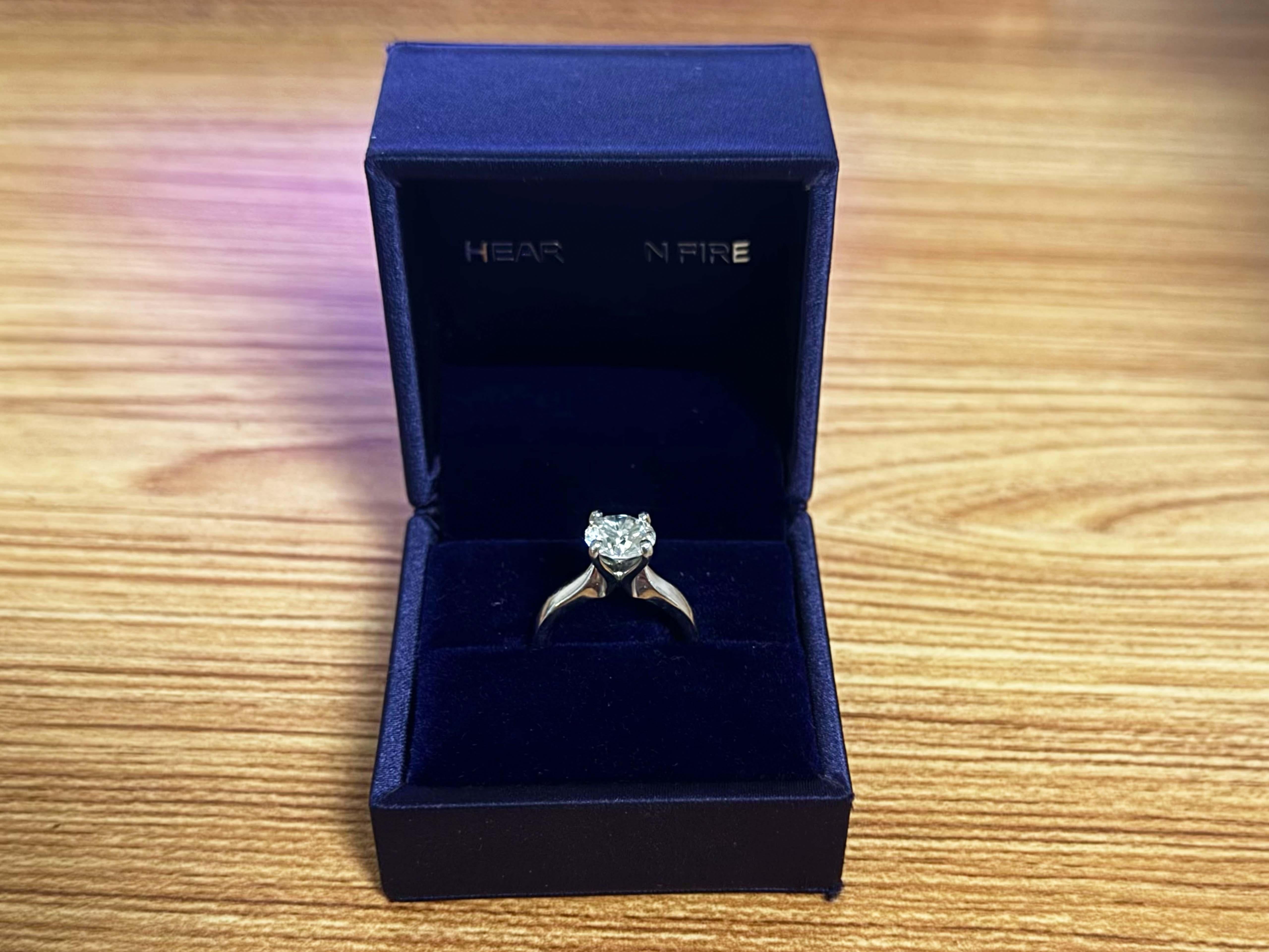 Anillo de compromiso de diamantes Hearts On Fire Solitario Platino Moderno en venta