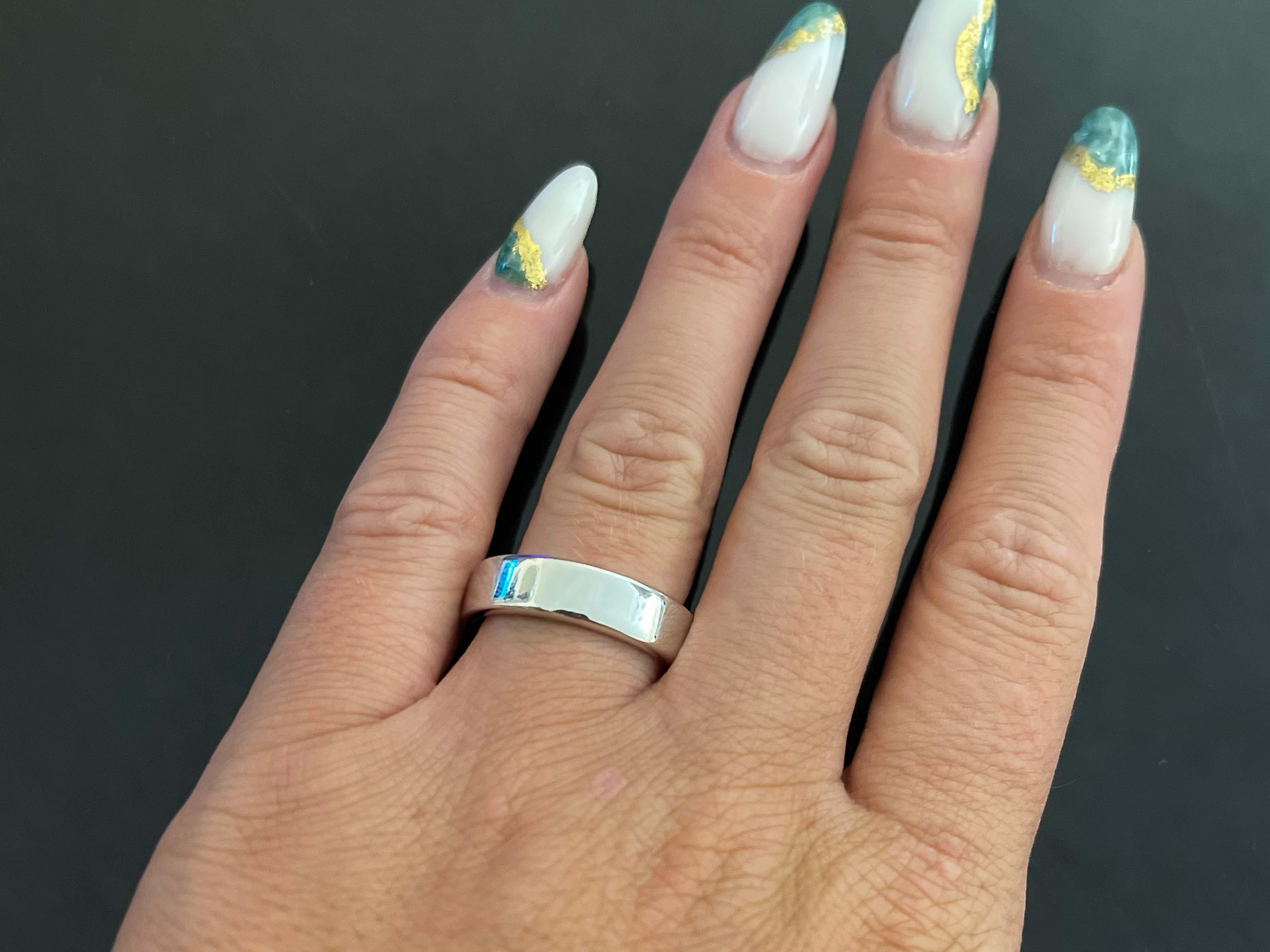 Hearts on Fire Wedding Band Ring in 18k White Gold 6mm. This band is beautifully crafted in 18k white gold and has a high polish finish. The band is 6 mm wide and 2mm thick.  The band is hallmarked 