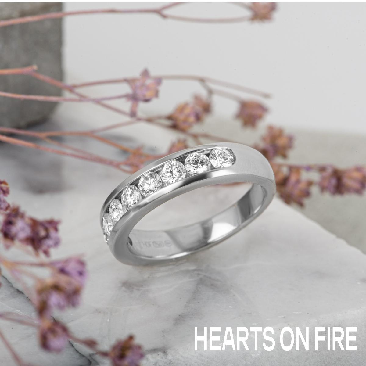 Hearts On Fire, bague d'éternité en or blanc avec diamants 0,72 carat en vente 1