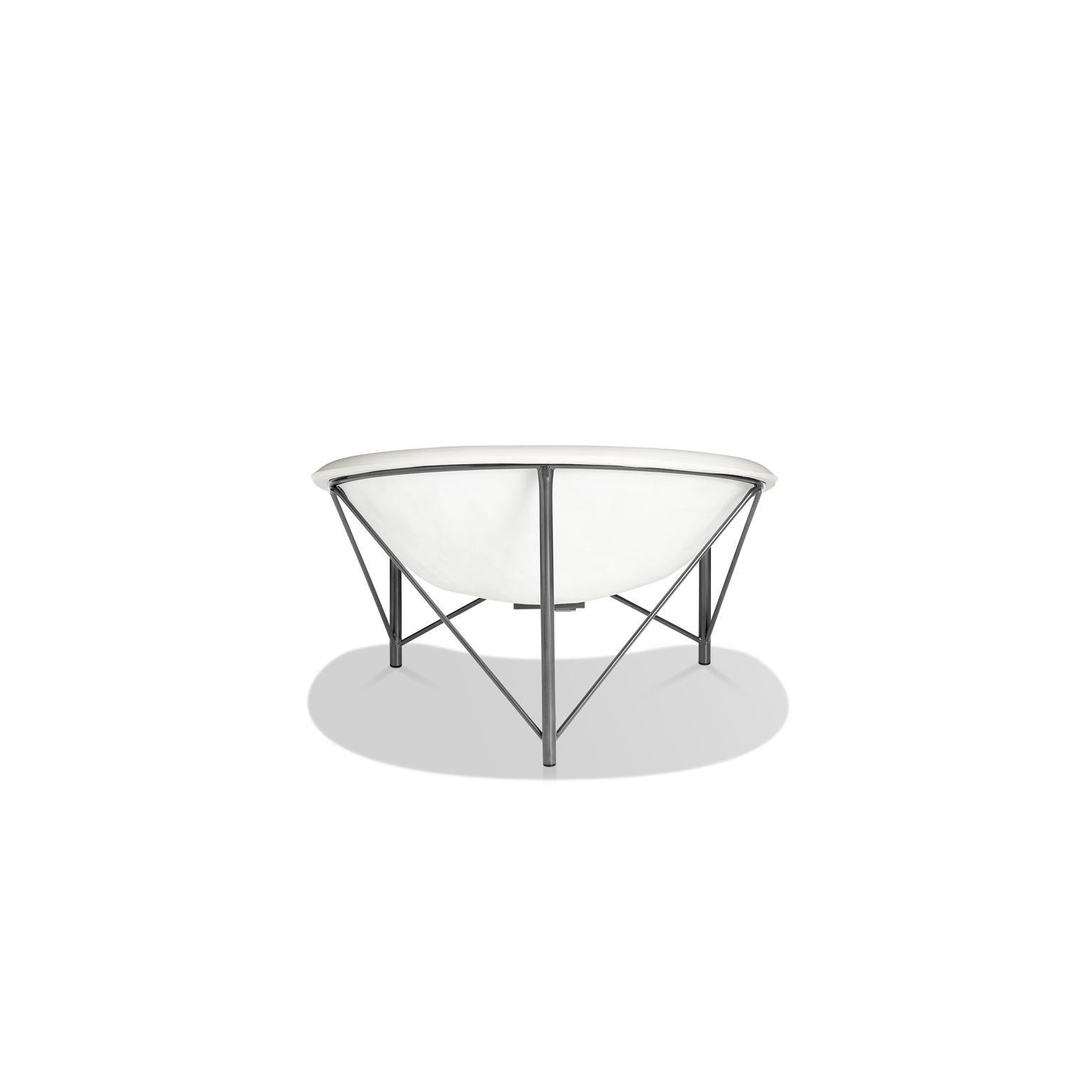 Heated Indoor/Outdoor Cast Stone Helios Love Chair, Custom Frame, Arctic White (Moderne) im Angebot