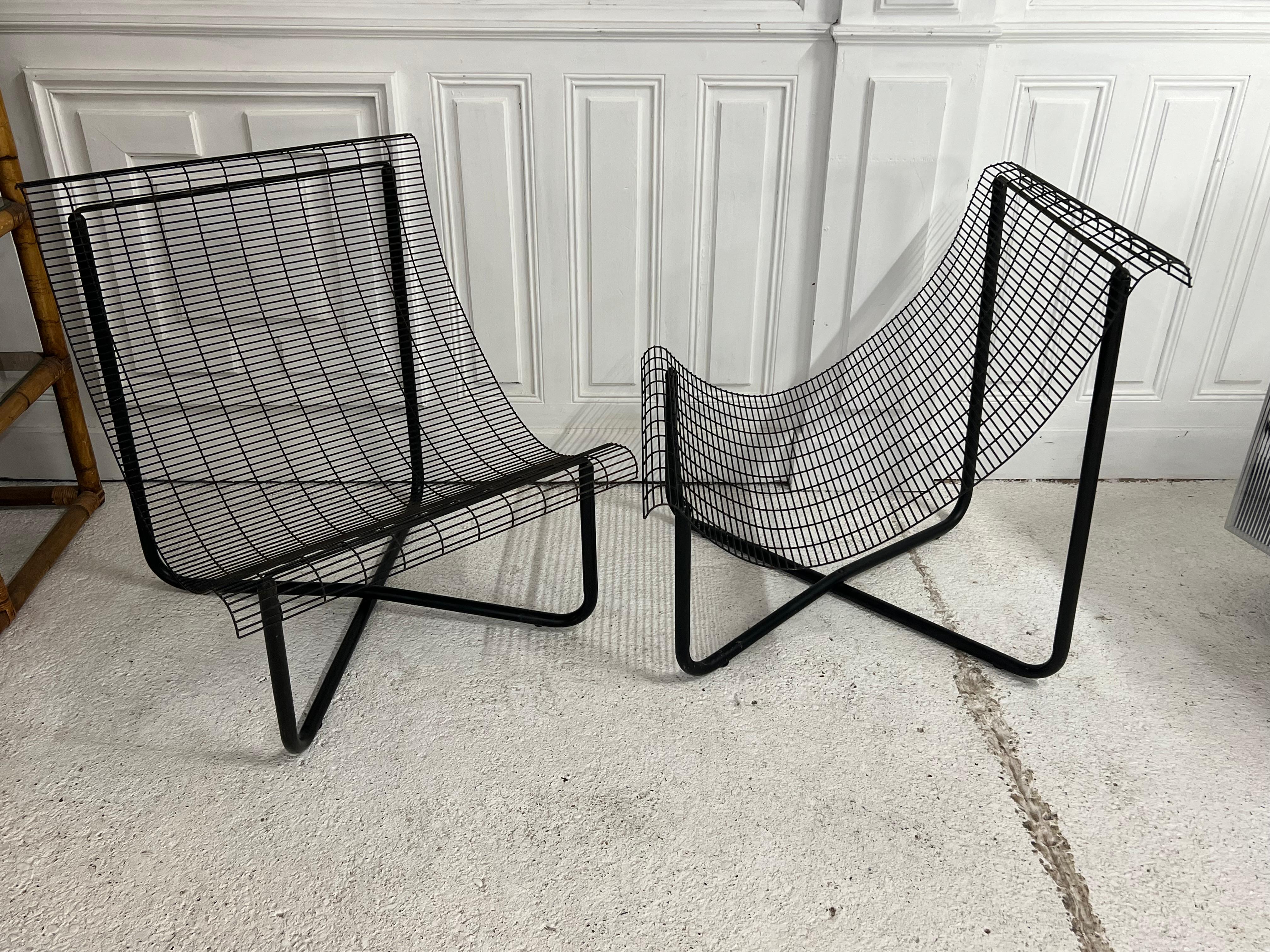 Wonderfull pair of chairs 1980’s, it’s Heater model by Habitat édition 
this model is no longer produced today and corresponding perfectly to Menphis movement 


transport will be very easy and compact due to the fact that the whole thing is
