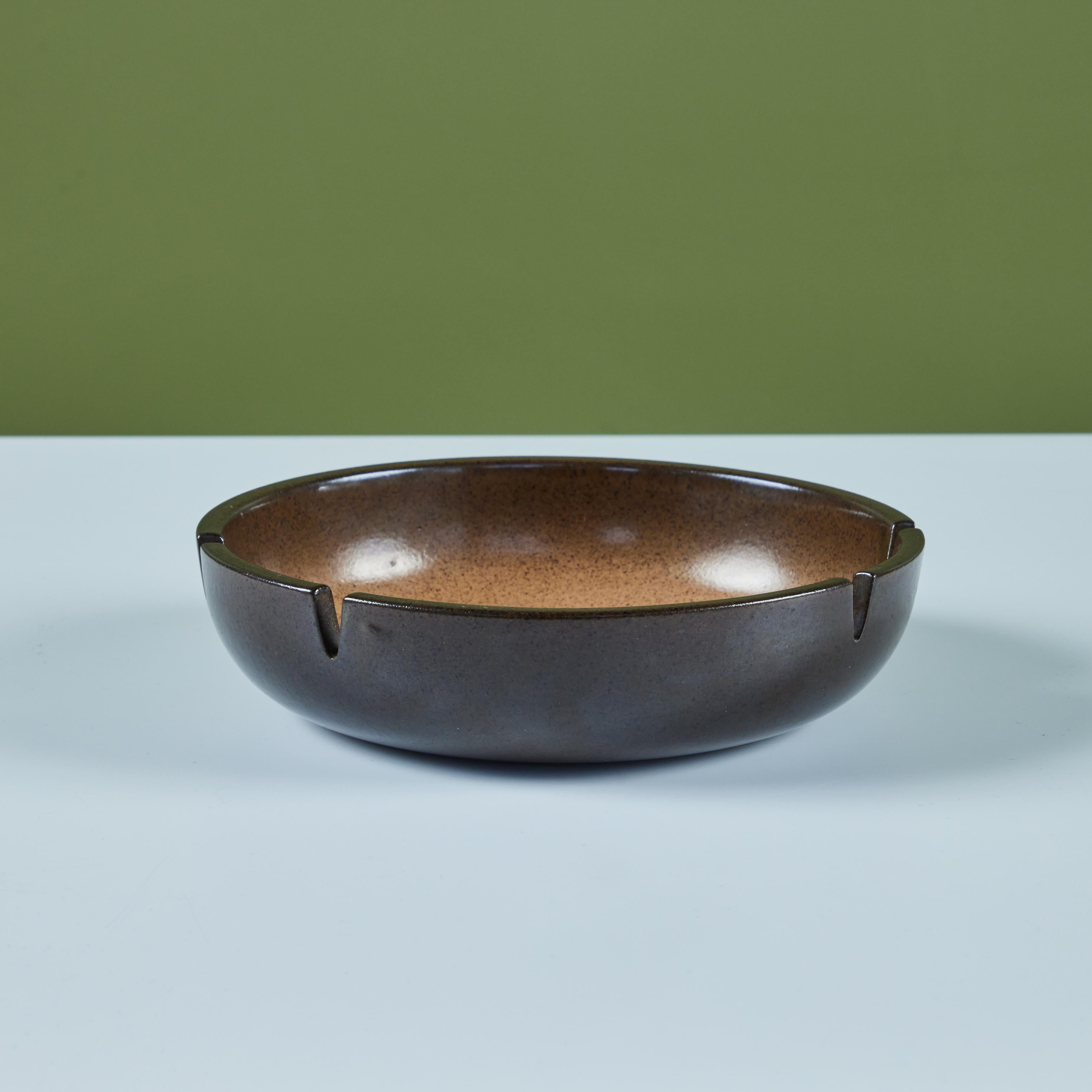 Heath Ceramics Brown Speckle glasiert Aschenbecher (Mitte des 20. Jahrhunderts) im Angebot