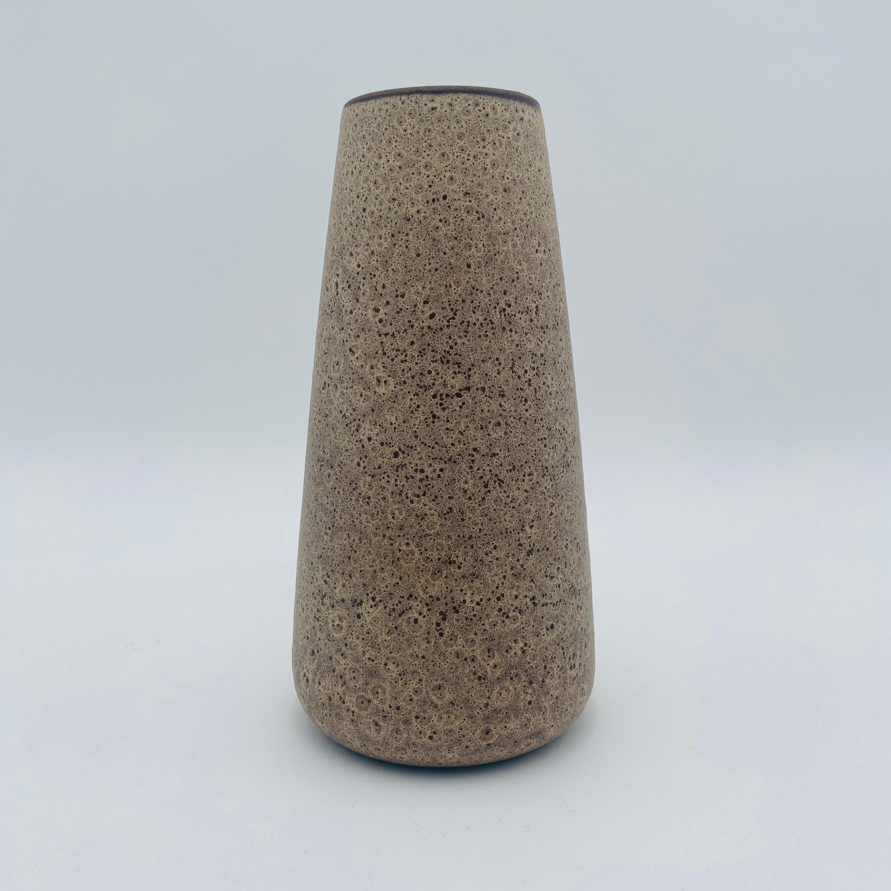 Stunning Heath Ceramics vase. The bottom is stamped Heath and J, indicating a handthrown vase. 