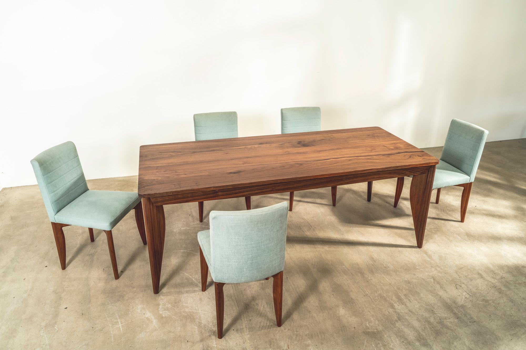 Esstisch mit Etui und sechs Stühlen aus amerikanischem Nussbaumholz, entworfen von Terence Conran im Angebot 4