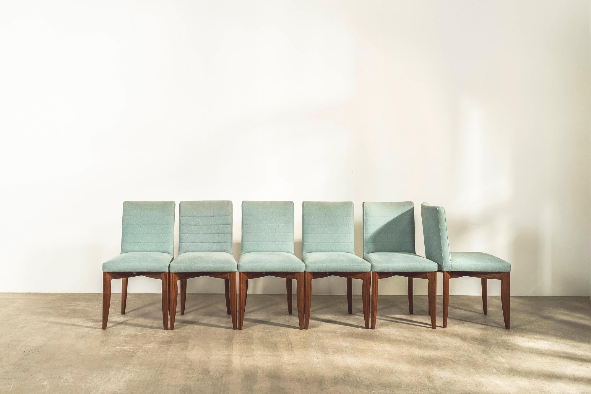 Esstisch mit Etui und sechs Stühlen aus amerikanischem Nussbaumholz, entworfen von Terence Conran im Angebot 6
