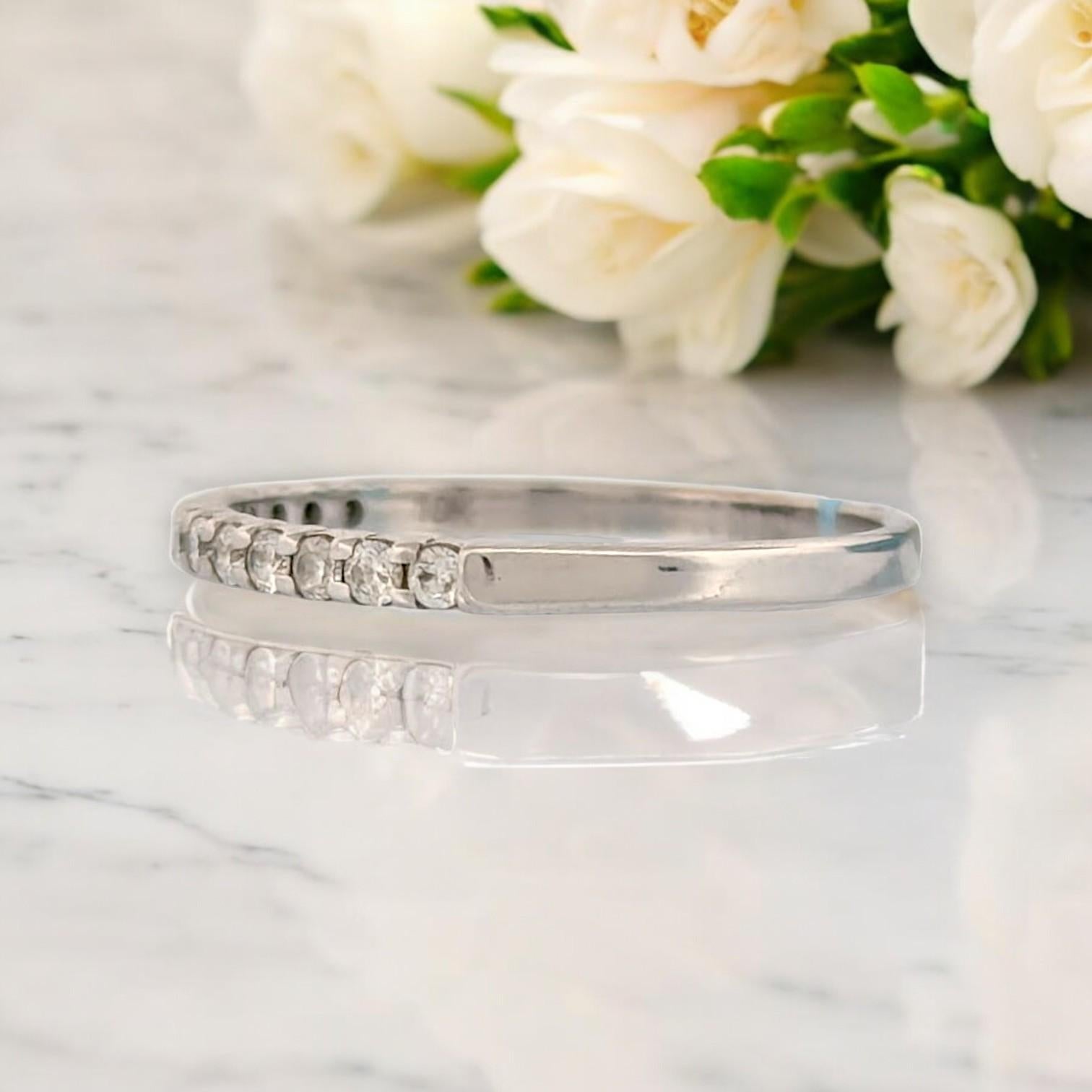 Heather  Banda de Diamantes de Oro Blanco de 14k con Diamantes Naturales de .45 CTW  Talla 6.5 Moderno en venta
