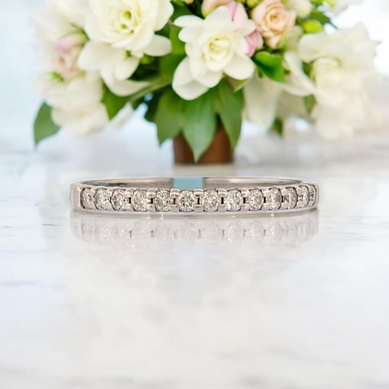 Heather  Banda de Diamantes de Oro Blanco de 14k con Diamantes Naturales de .45 CTW  Talla 6.5 Corte redondo en venta