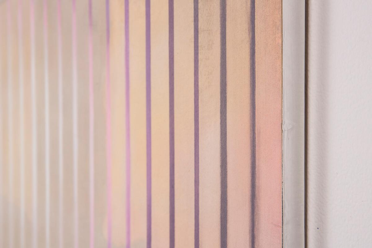 BLIND STUDY - Pittura a tecnica mista, copertura nuvolosa e strisce longitudinali viola - Abstract Painting Grigio di Heather Hartman