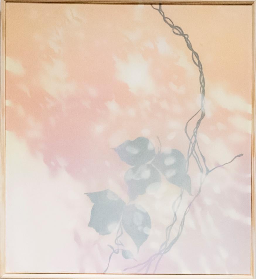 WANING - Peinture de vigne de Kudzu couleur pêche, lavande et grise, nature, atmosphérique - Contemporain Painting par Heather Hartman