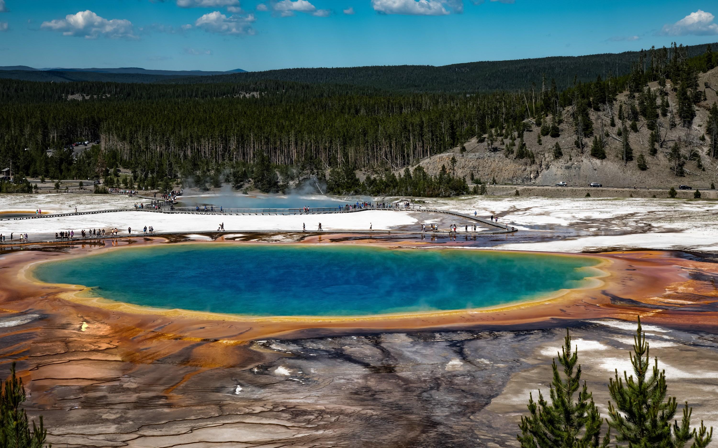Grand Prismatic Springs im Yellowstone National Park (Panoramablick, lebendig)