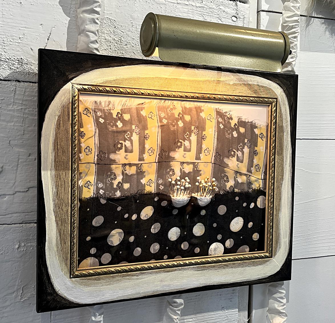 « Salon 13 » est une collection de 13 petites pièces mixtes avec des éclairages électriques en vente 5