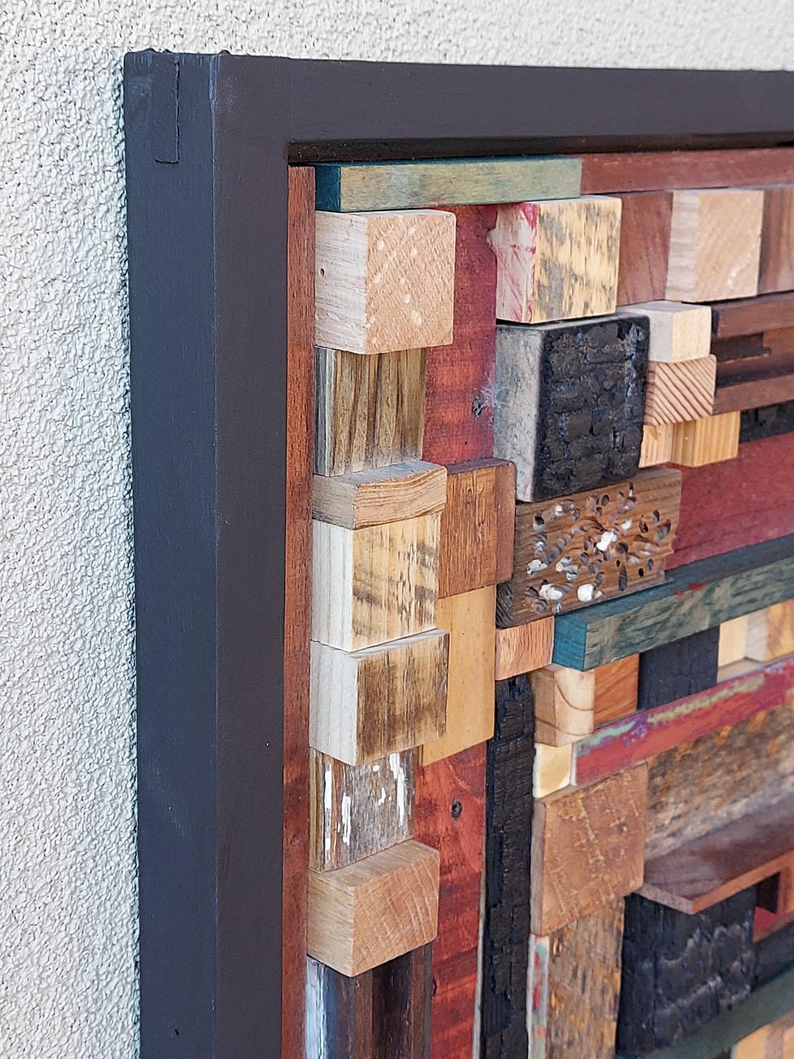 <p>Kommentare des Künstlers<br />Eine komplizierte Collage aus rohem, bemaltem, gebeiztem und gebranntem Holz, das wiederverwendet wurde. Die Künstlerin Heather Patterson sammelt ihre Materialien von verlassenen Scheunen in Maine über umgebaute
