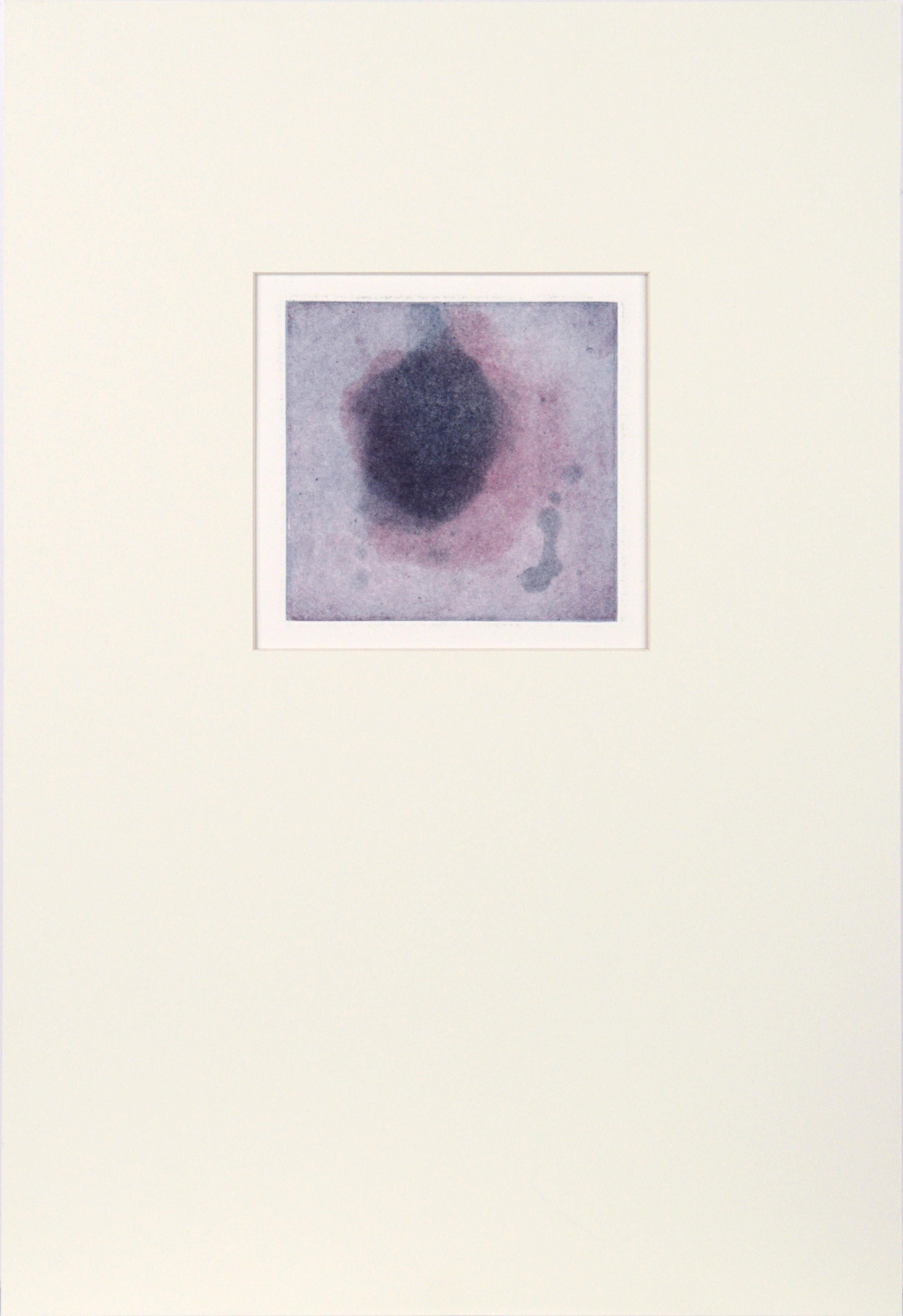 Heather Speck Abstract Print – Lavendel Nebula – Transfer-Monogramm in Öl auf Papier