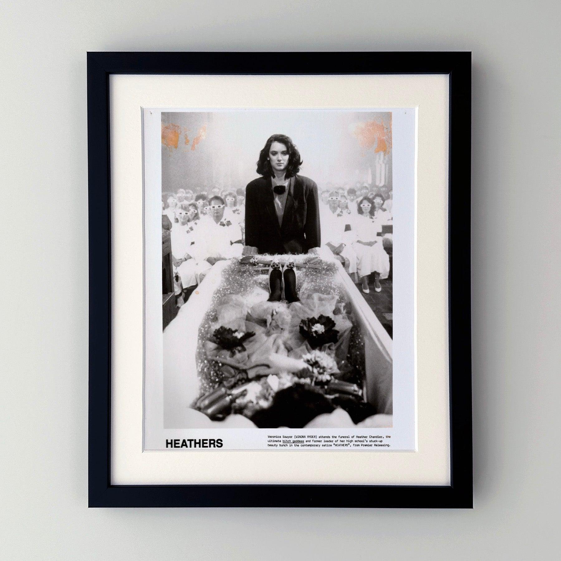 Photo publicitaire originale de 8x10 inches pour Heathers (1989) avec Winona Ryder et Christian Slater.

Les photos de publicité (film/production) ont été créées pour aider les studios à promouvoir leurs nouveaux films. Les photos ont été incluses