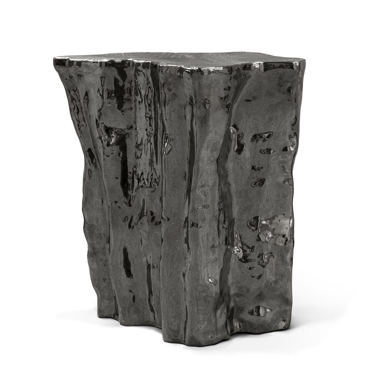 Side table heaven black low ceramic made 
in handcrafted black ceramic.
Also available in gold ceramic, on request.