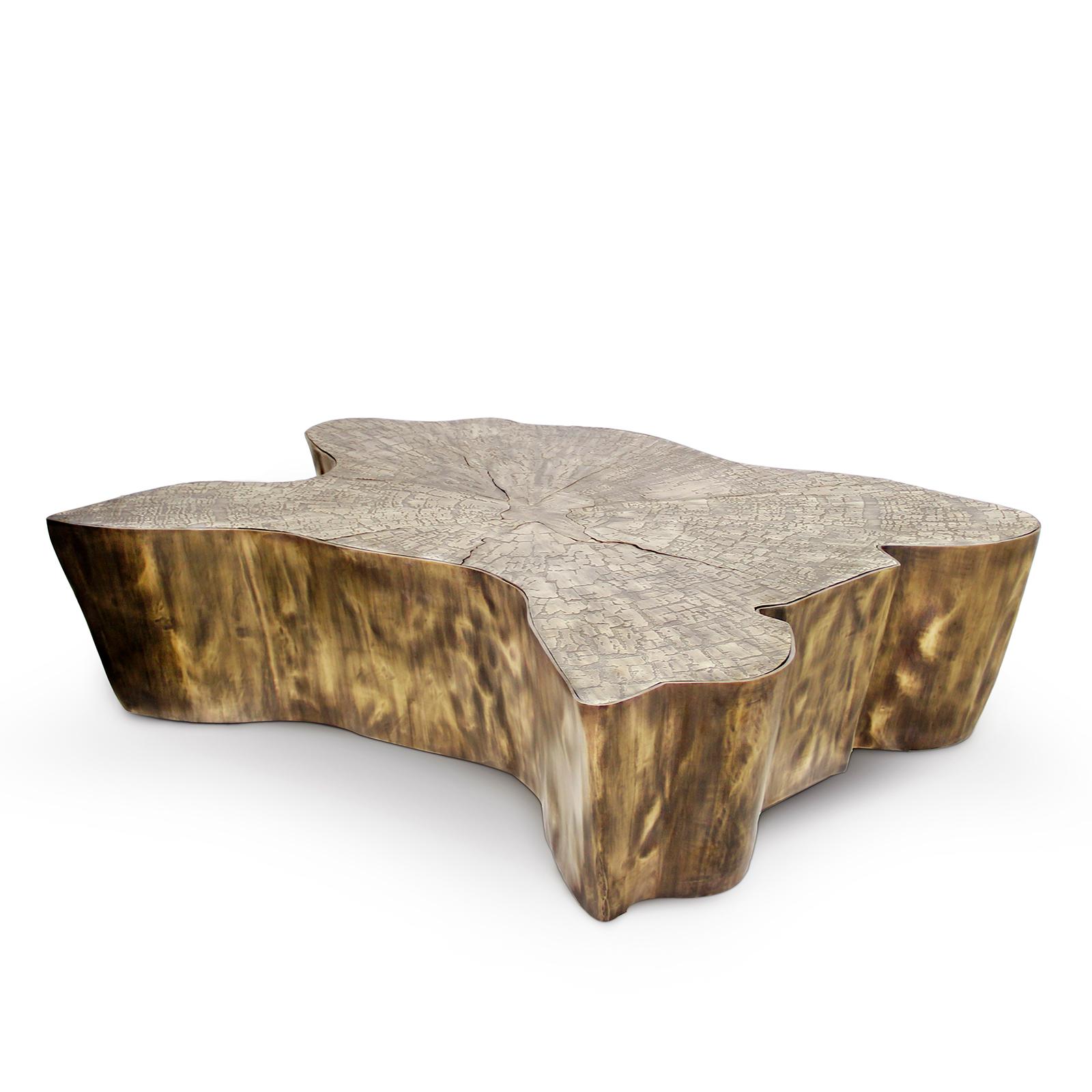 Table basse paradisiaque patinée avec toute la structure
en laiton massif, finition patinée brillante. 
Disponible sur demande en deux tailles : 
L 123 x D 102 x H 30cm, prix : 31500,00€. 
L 138 x D 95 x H 36cm, prix : 34900,00€.