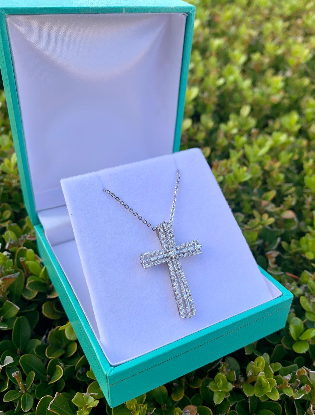 Heavenly 1.25 Carat Diamond Cross Pendant in 18K White Gold on White Gold Chain In Excellent Condition In Tustin, CA