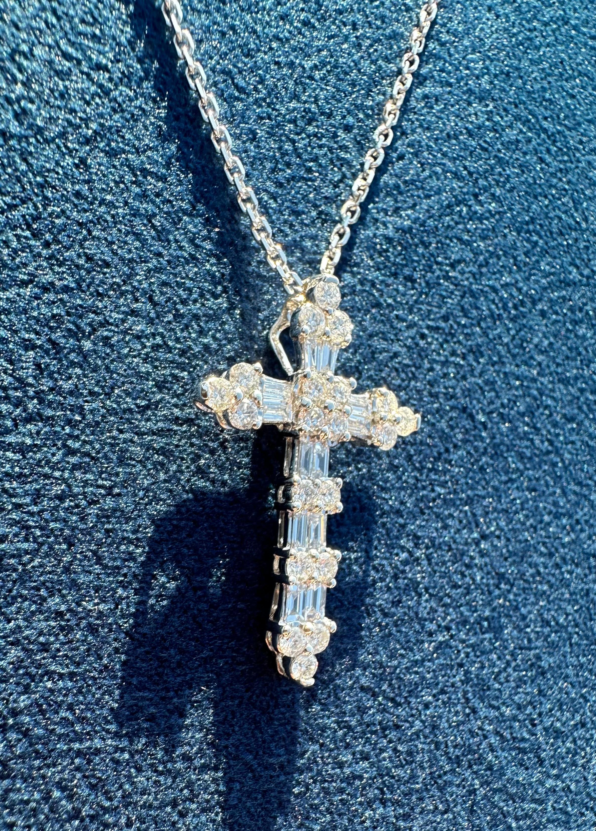 Heavenly 18 Karat White Gold Baguette and Round Diamond Cross Pendant on Chain In Excellent Condition For Sale In Tustin, CA