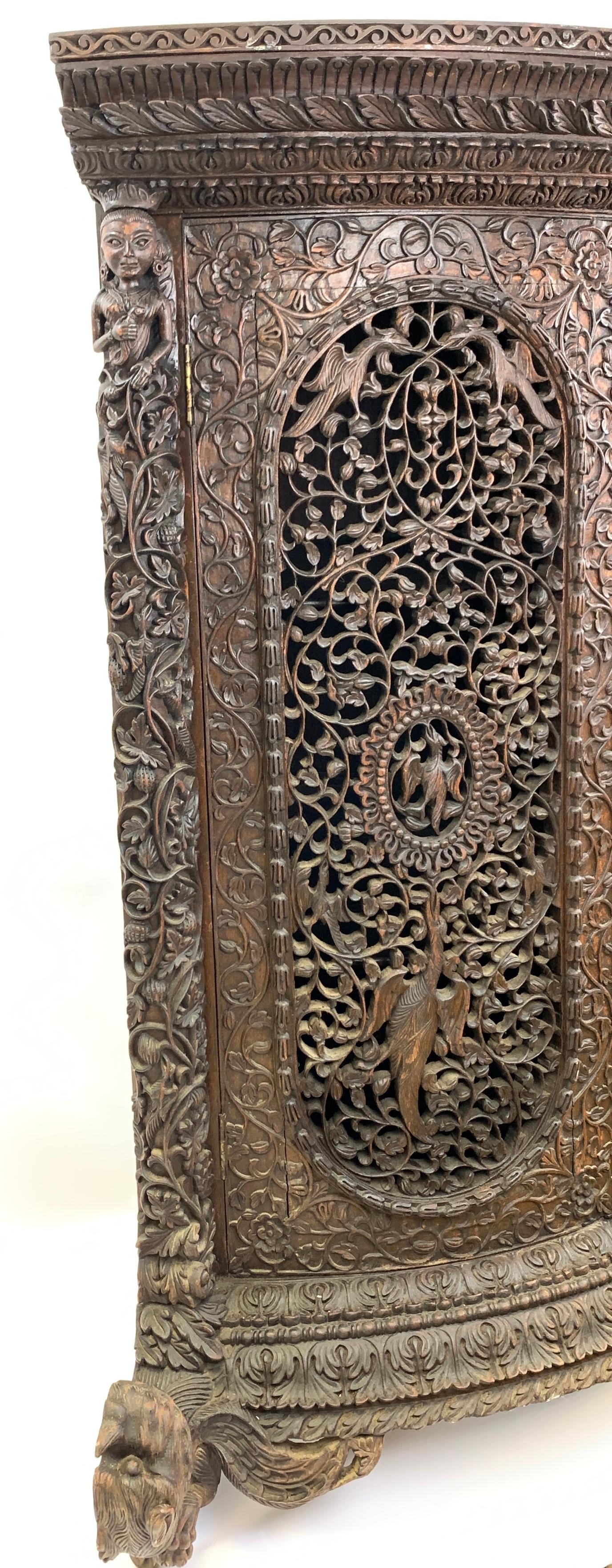 Heavily Carved Anglo Indian Corner Cabinet In Good Condition For Sale In London, GB