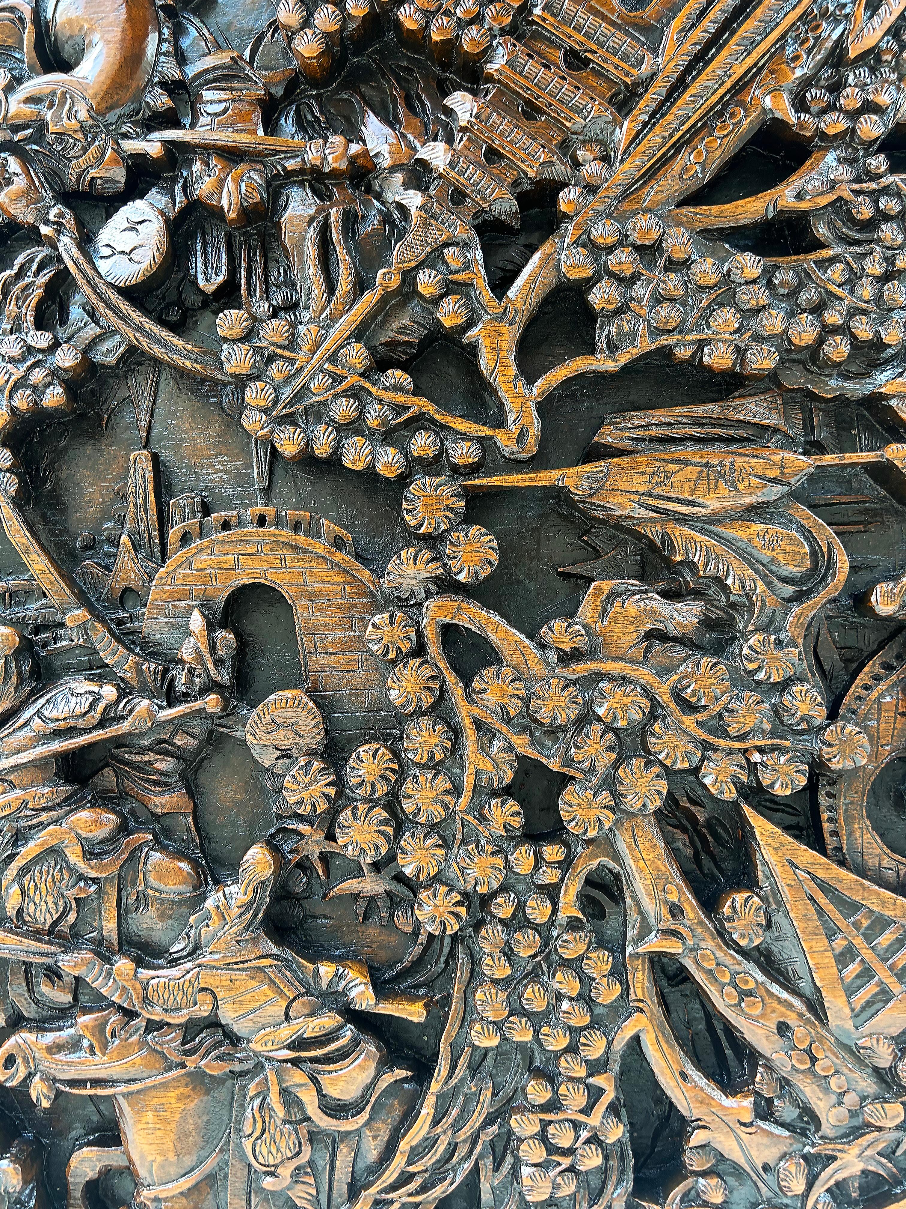 Heavily Carved Chinoiserie Oval Coffee Cocktail Table with Inset Glass Top In Good Condition In Miami, FL