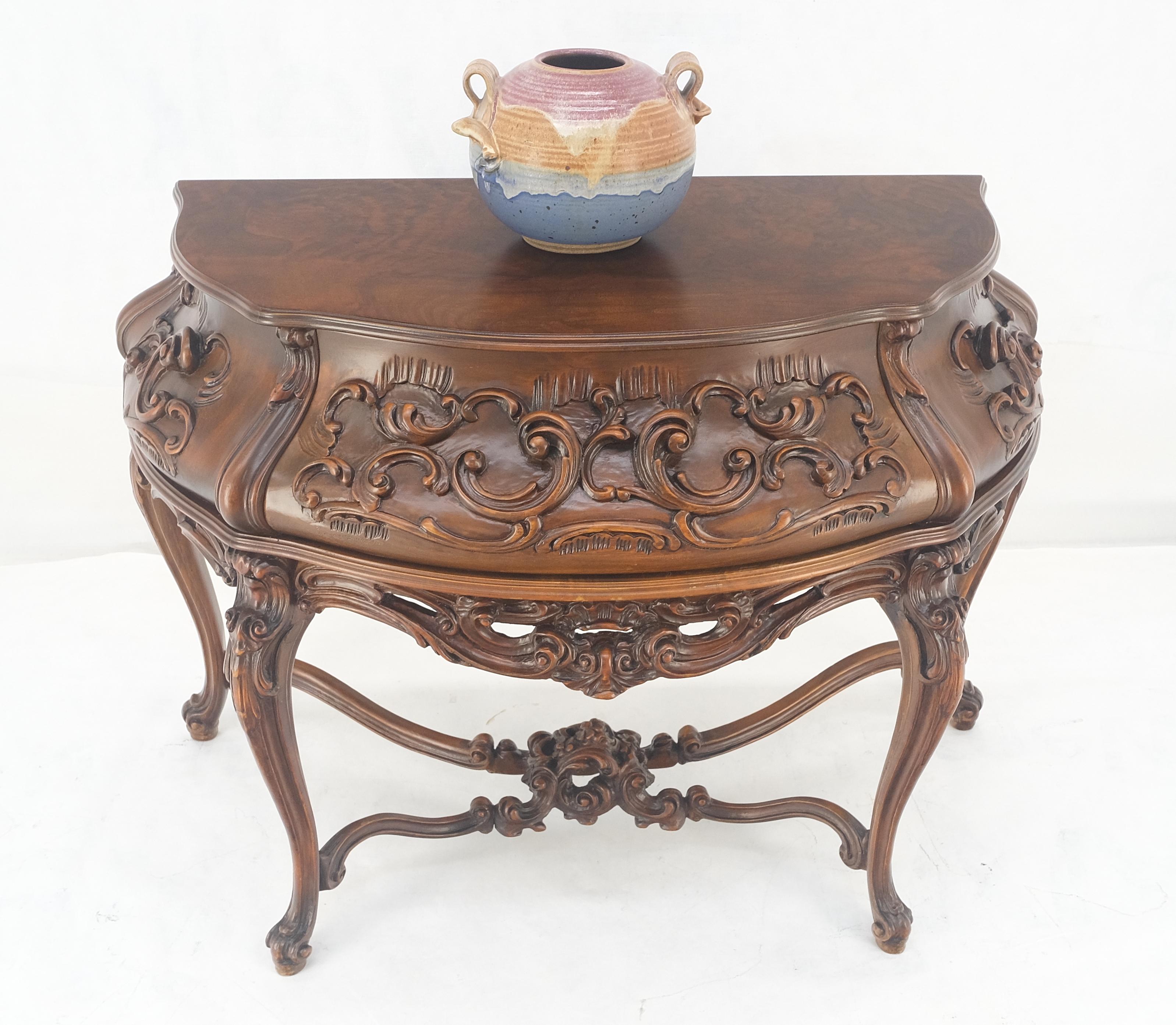 20ième siècle Table console décorative style Demi Lune en ronce de noyer MINT en vente