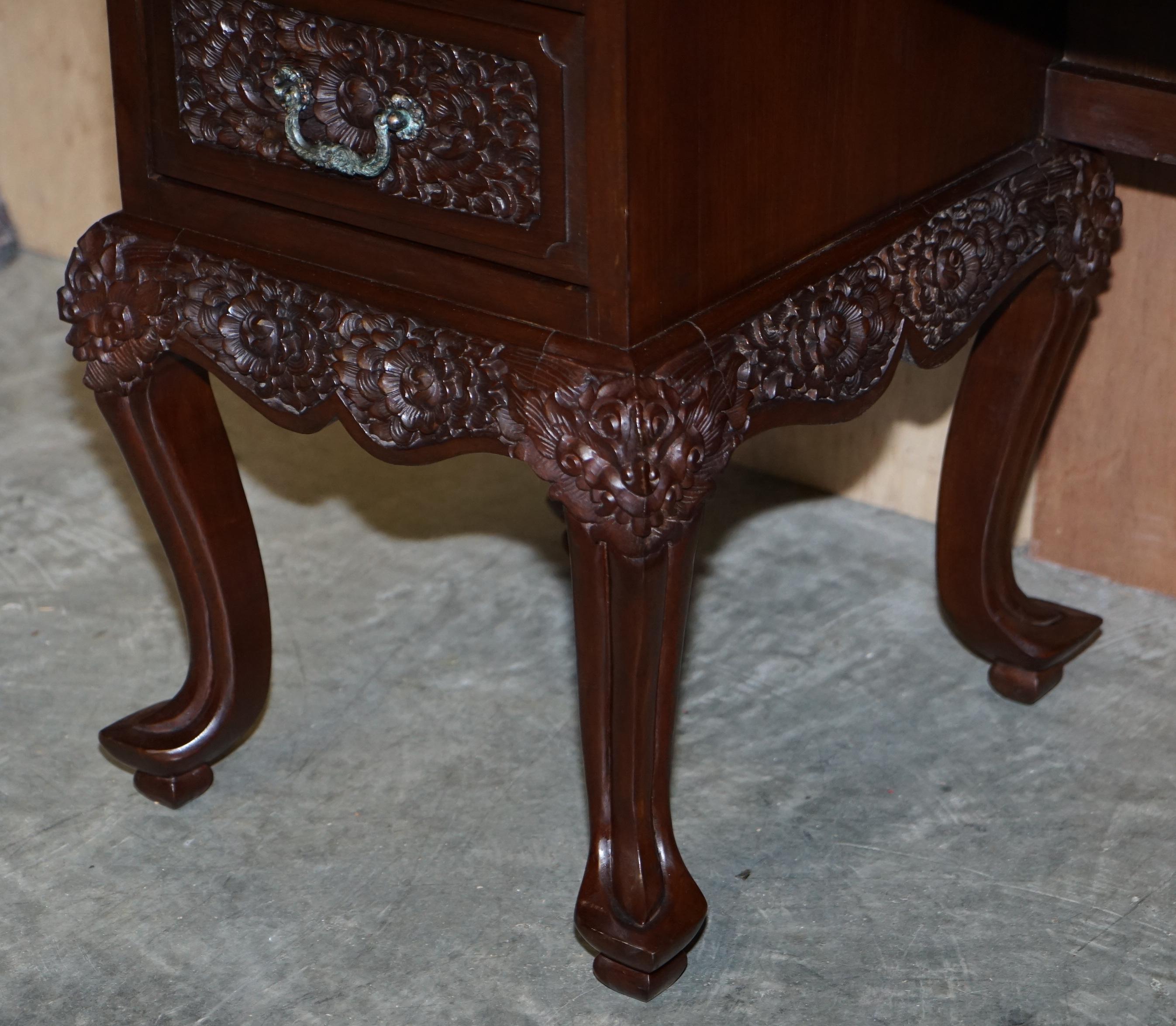 English Heavily Carved Floral Decorated Indian Hardwood Dressing Table & Mirror For Sale