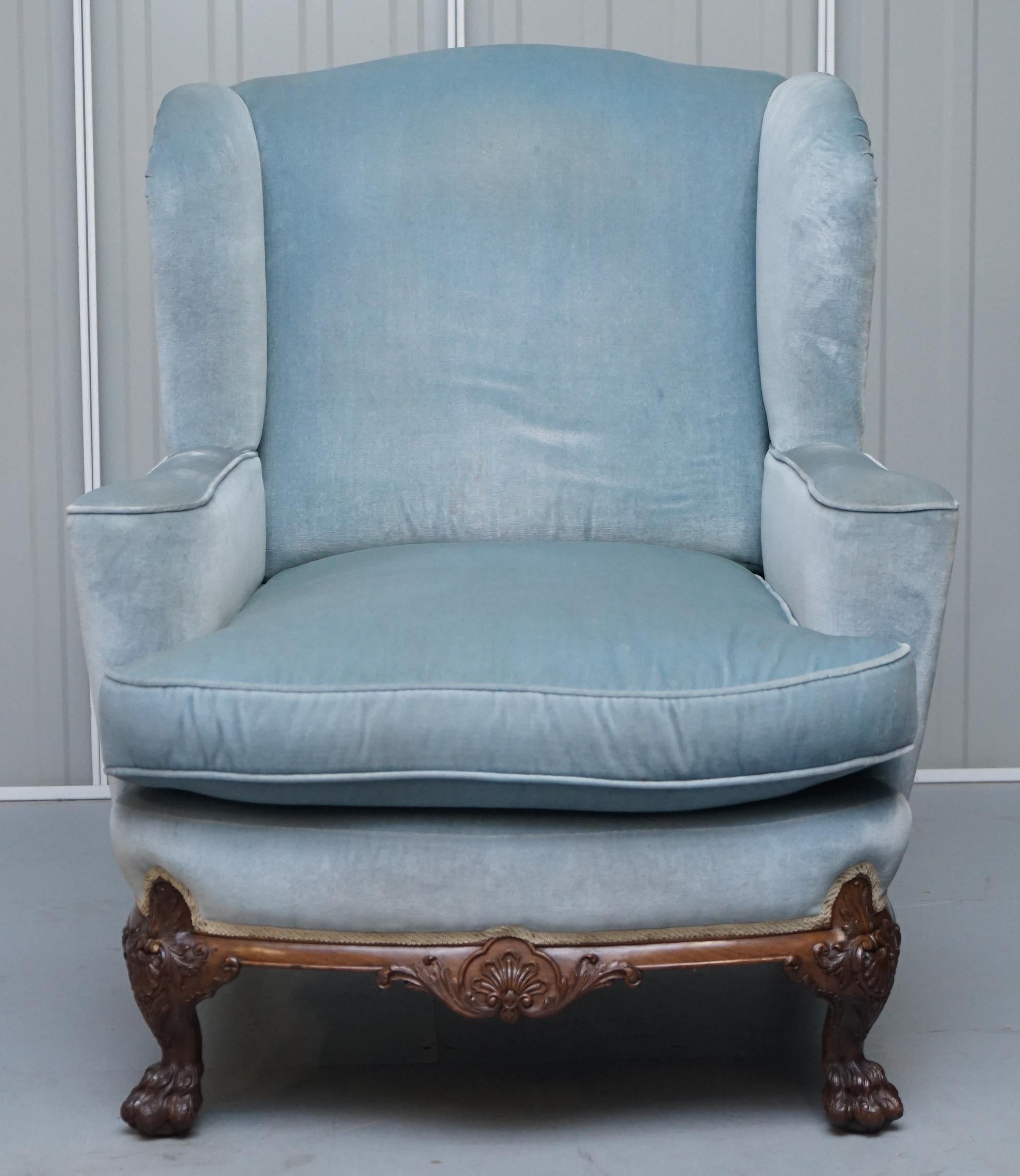 Stark geschnitzter Löwe Haarige Tatzenfüße Viktorianischer Sessel Himmelblauer Samt George II (Handgefertigt) im Angebot