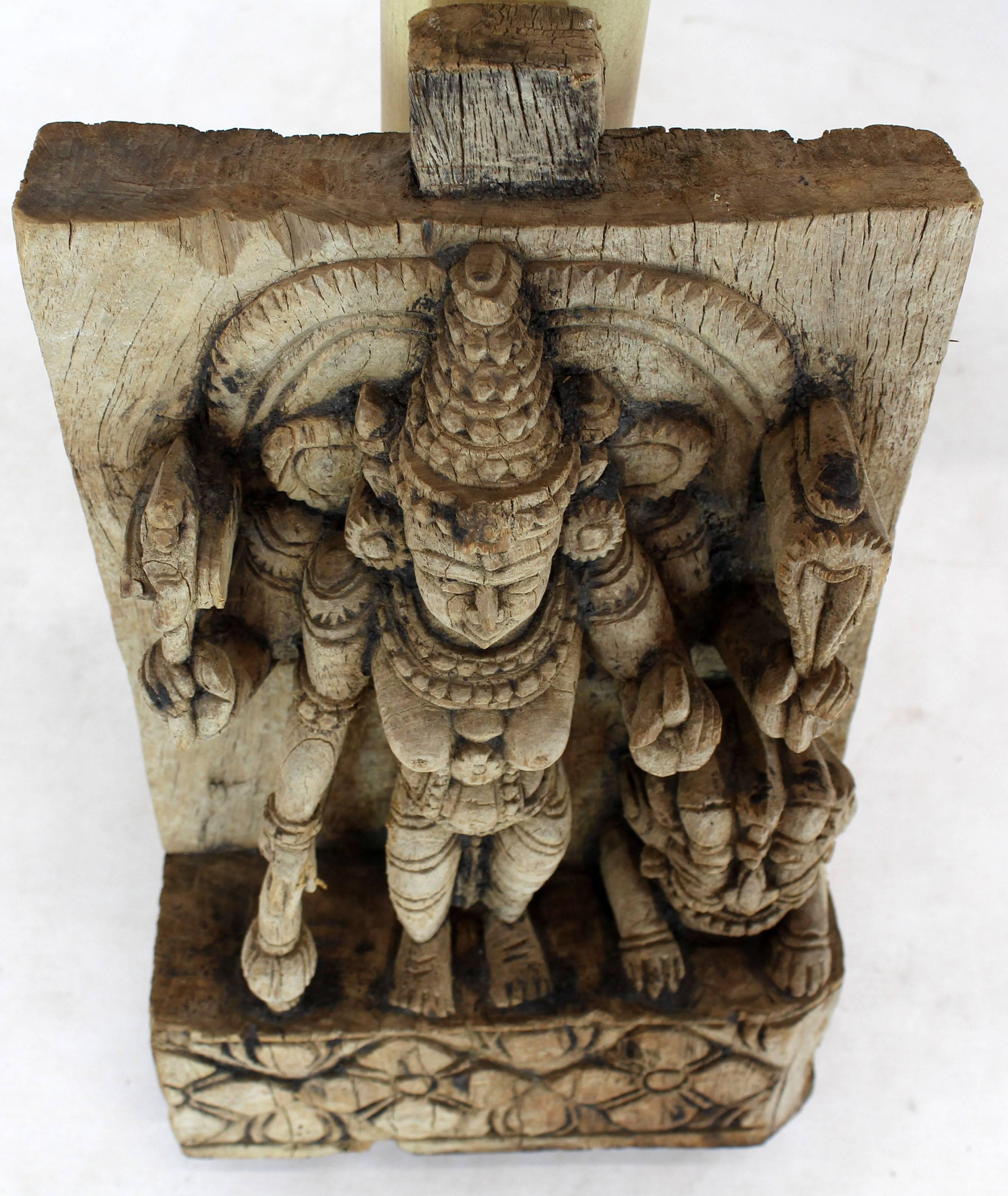 Placa de diosa india antigua muy tallada Madera petrificada en venta
