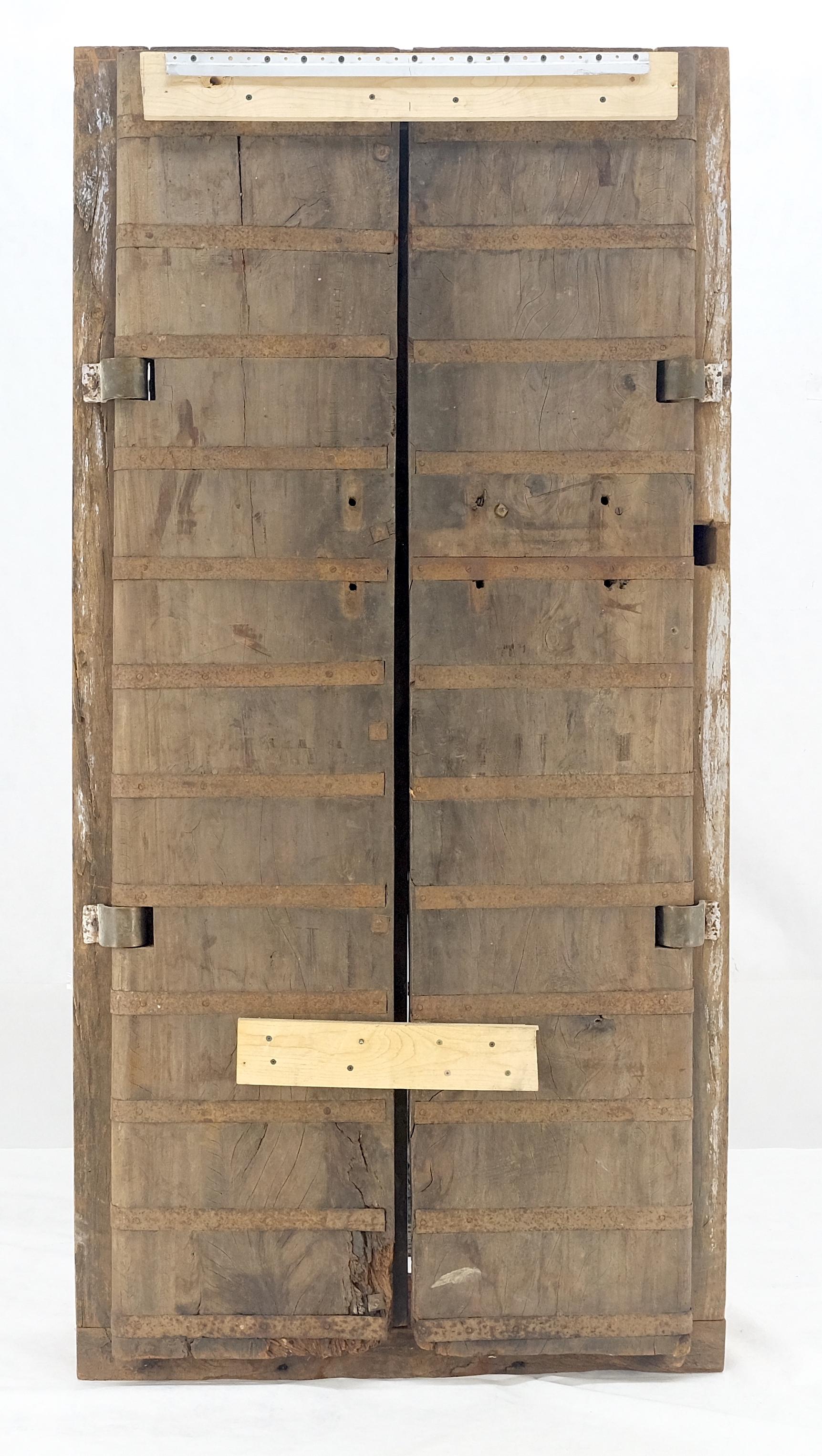 Double porte française en teck massif lourdement sculpté avec cadre Antique Decorative en vente 5