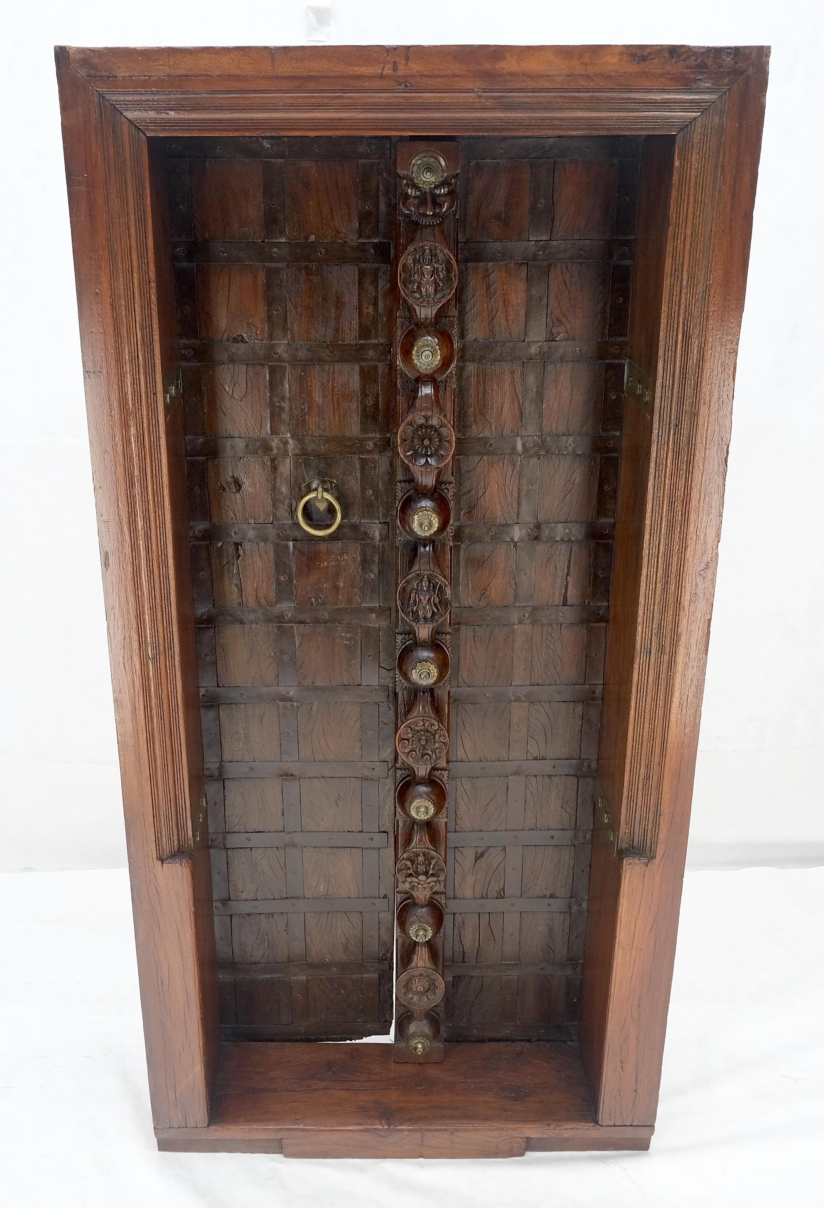 Laqué Double porte française en teck massif lourdement sculpté avec cadre Antique Decorative en vente