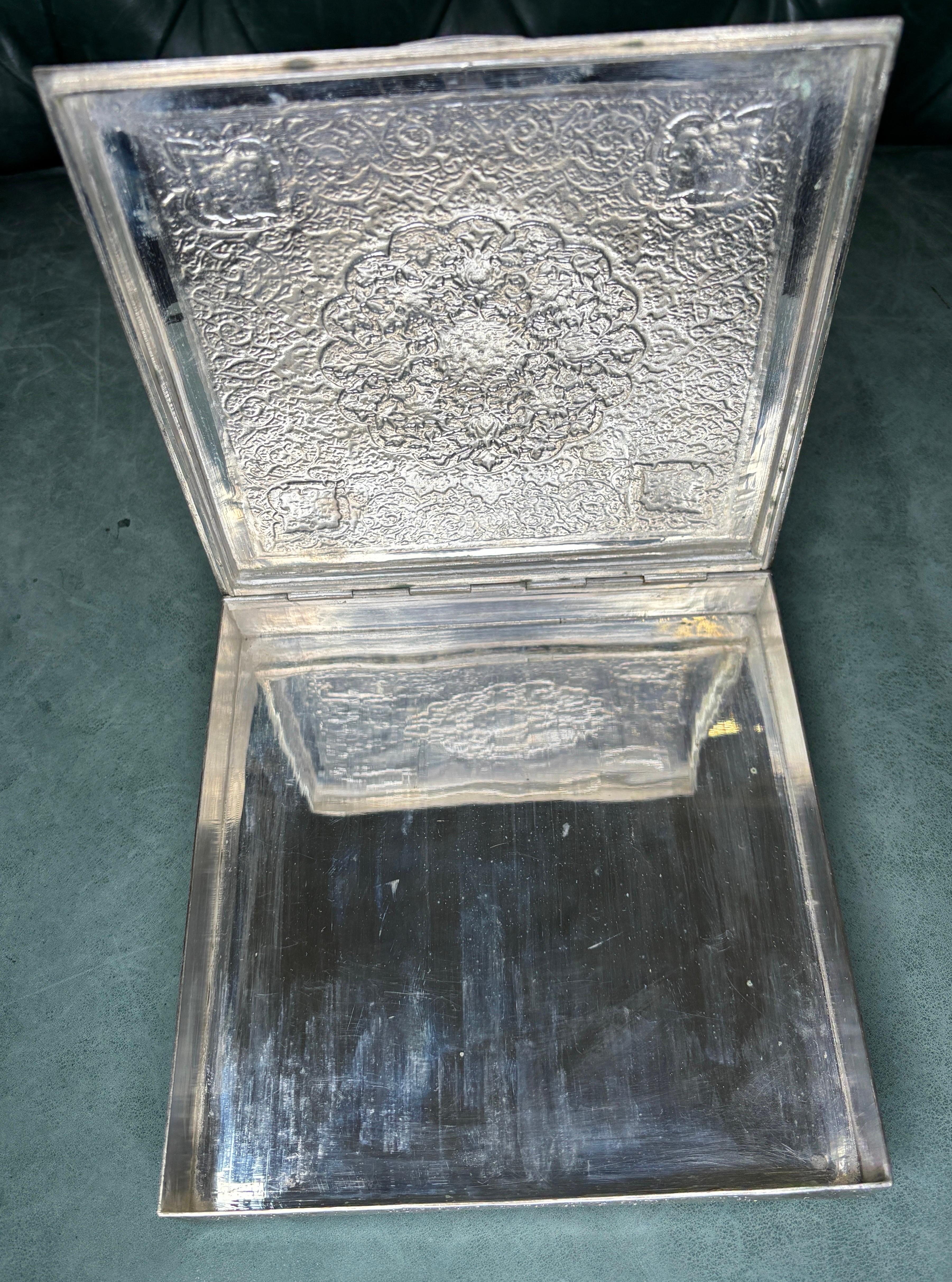 Boîte à bijoux en argent ciselé à la main, richement décorée, de style persan et islamique 4