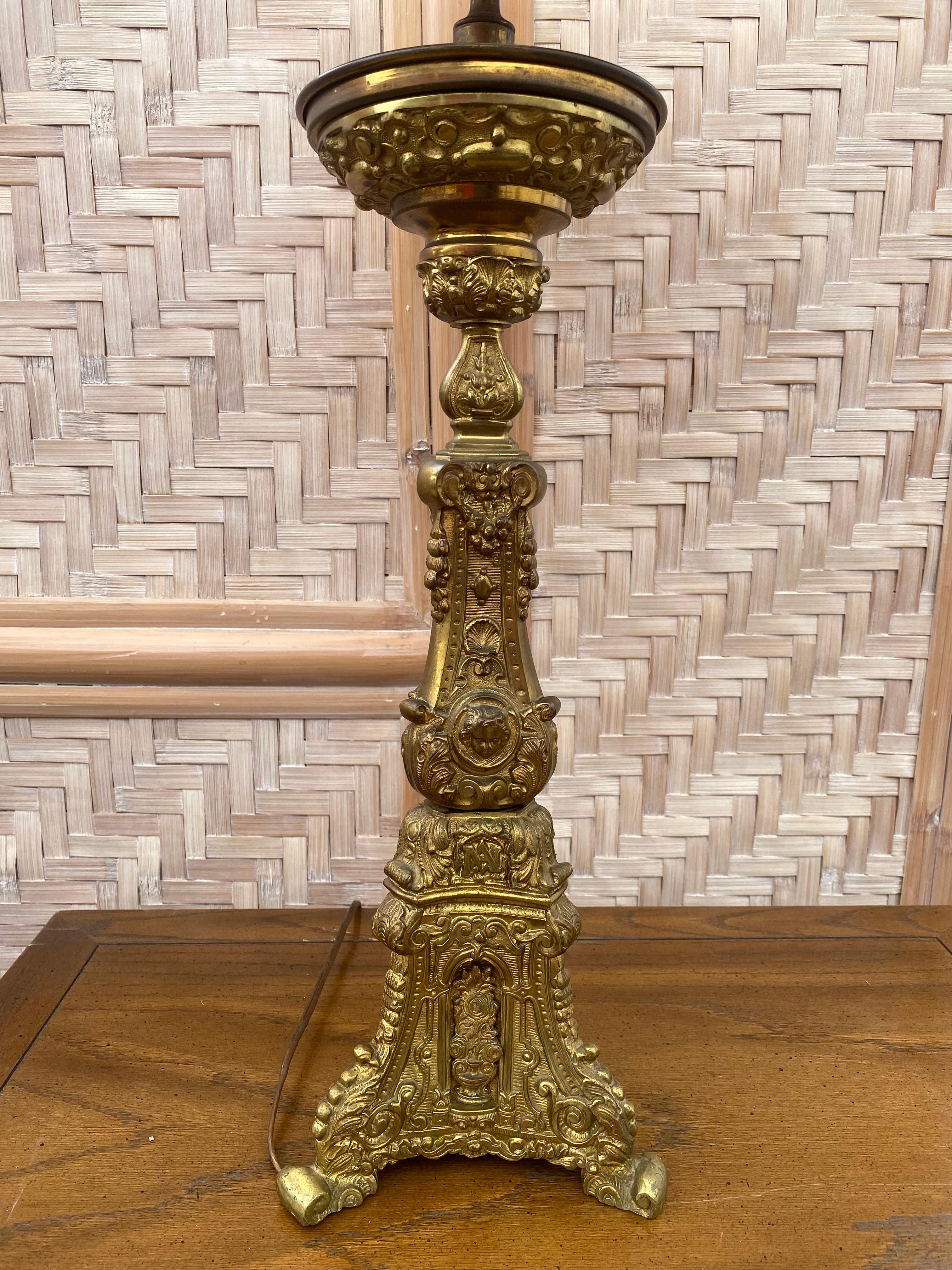 Figurative Kerzenleuchter aus vergoldeter Bronze, 2er-Set im Angebot 11