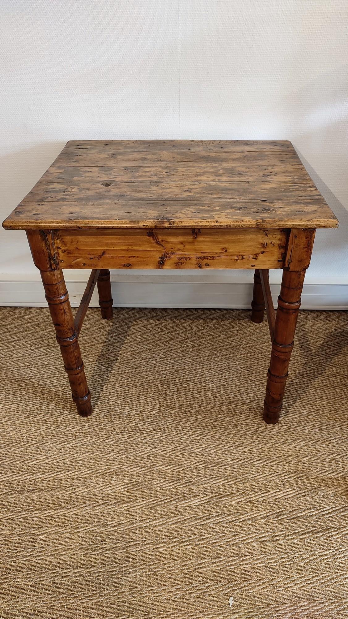 Heavily Patinated Brutalist Pine Table with a Drawer In Good Condition For Sale In NANTES, FR