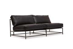 Lovanie in pelle nera e acciaio annerito pesantemente acciottolato