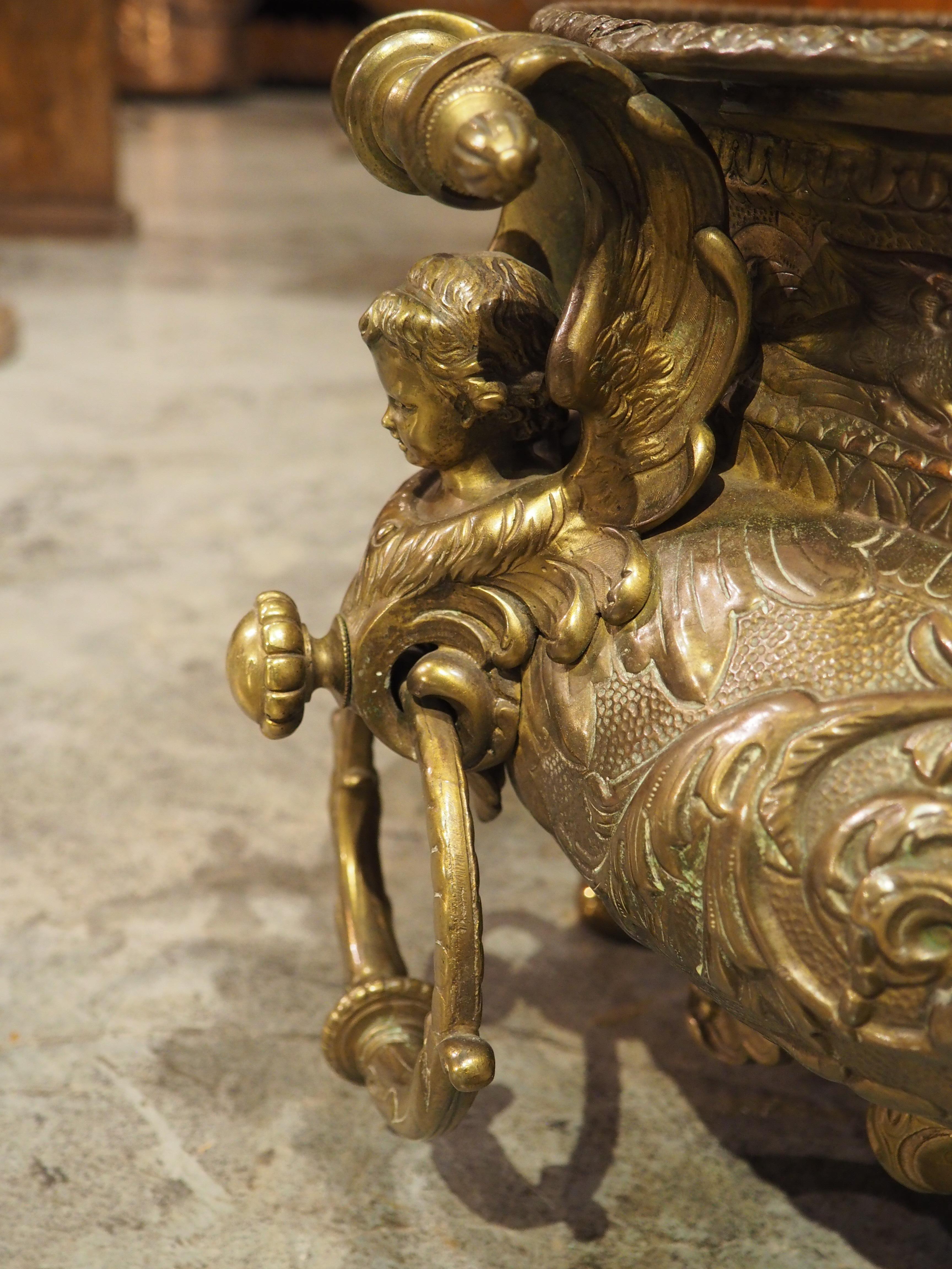 Jardinière française du 19e siècle fortement travaillée avec pieds en pattes et poignées en forme de chérubin en vente 8
