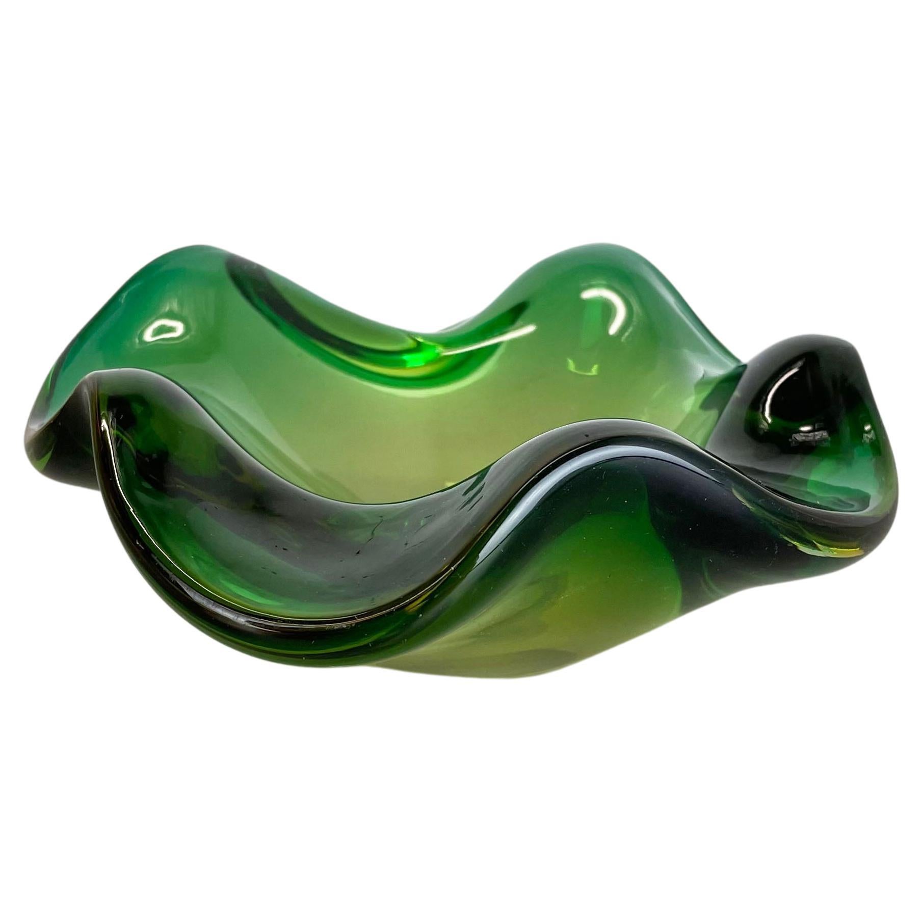 Heavy 1, 1kg Murano Glass "Green" Bowl Element Shell Ashtray Murano, Italy, 1970s