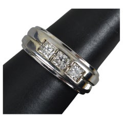 Heavy 14ct White Gold and 0.9ct Princess Cut Diamond Trilogy Ring