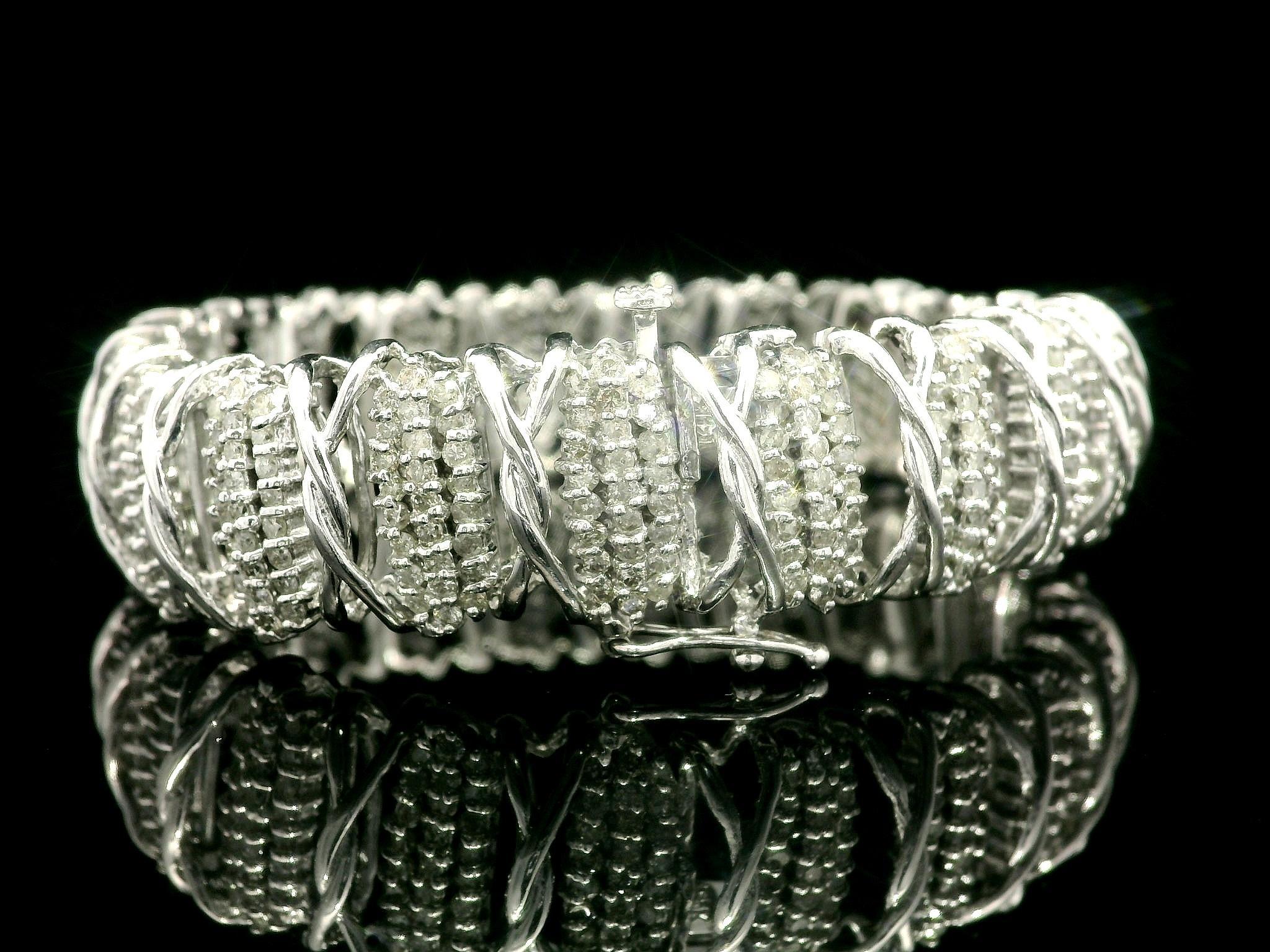 Pulsera de eslabones pesada de oro blanco de 14 quilates con racimo sustancial de 5 ctw y 14,8 mm de ancho en Excelente estado para la venta en Montclair, NJ