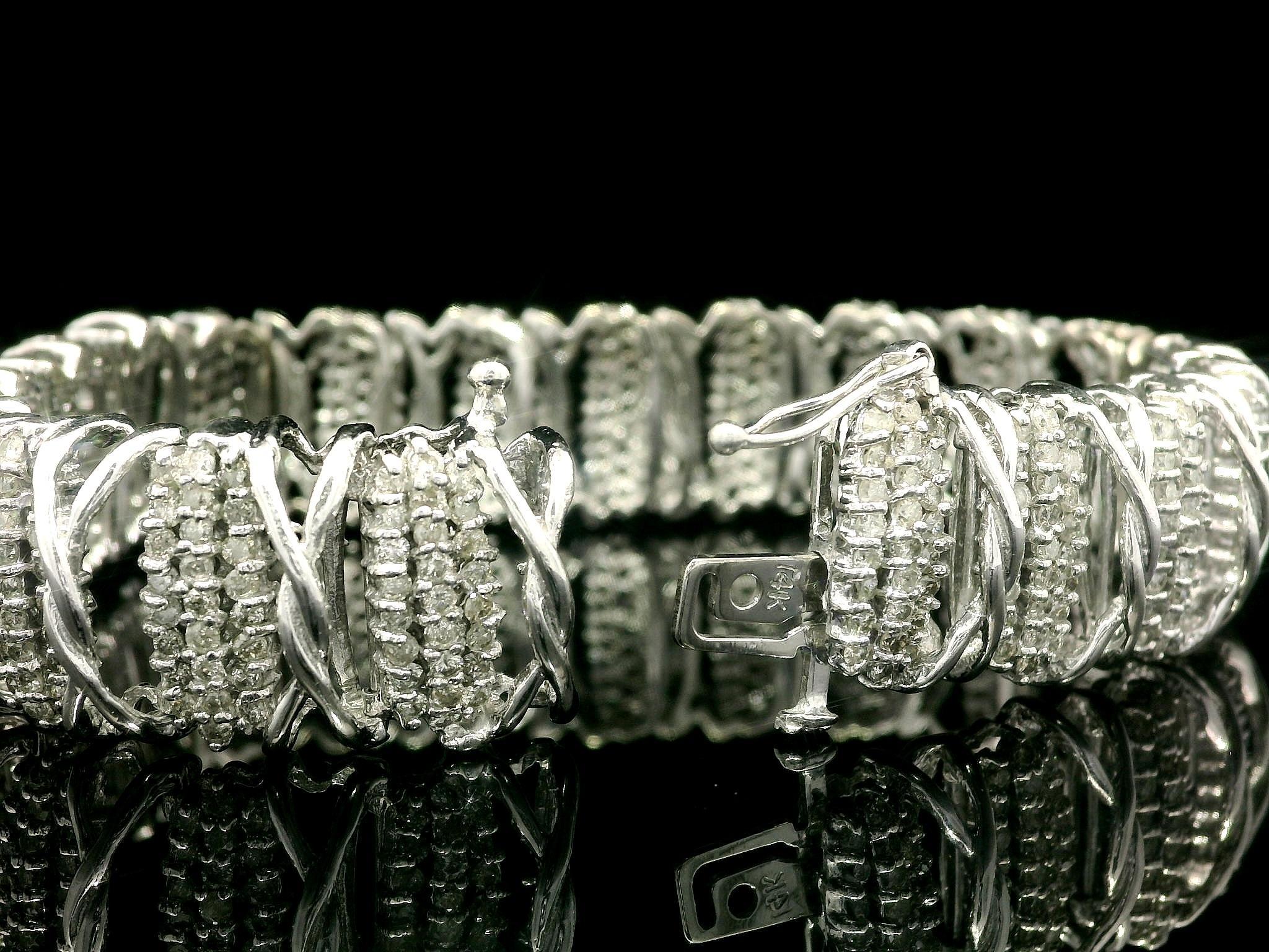 De las mujeres Pulsera de eslabones pesada de oro blanco de 14 quilates con racimo sustancial de 5 ctw y 14,8 mm de ancho en venta